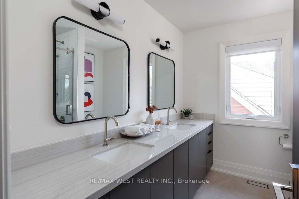 64 Thompson Avenue Property Photo 33