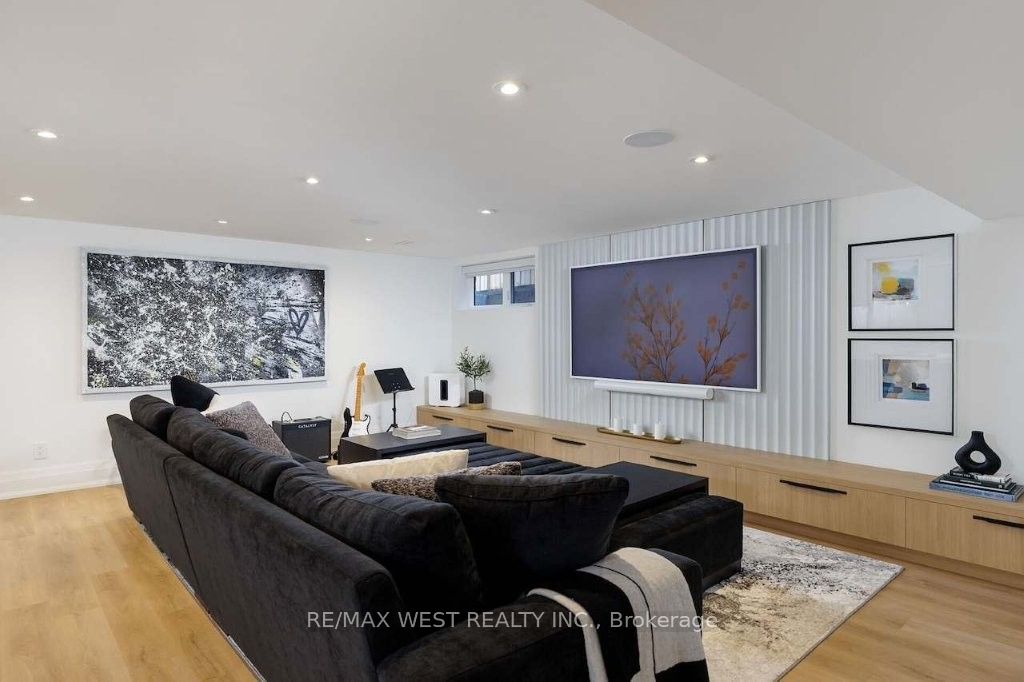 64 Thompson Avenue Property Photo 37