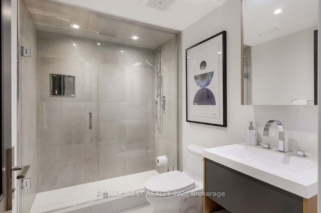 64 Thompson Avenue Property Photo 41