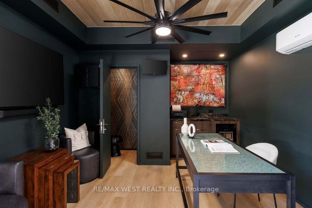 64 Thompson Avenue Property Photo 42