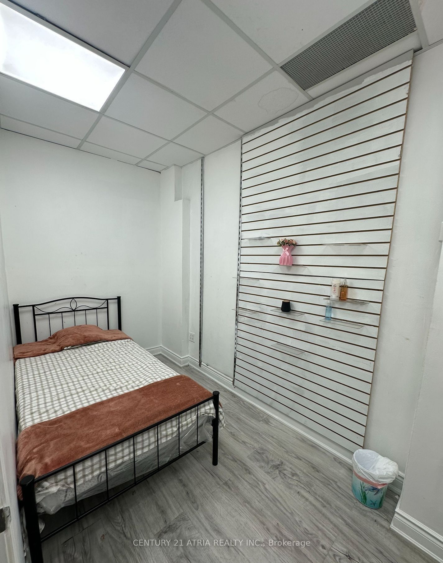 1085 Weston Road Property Photo 4