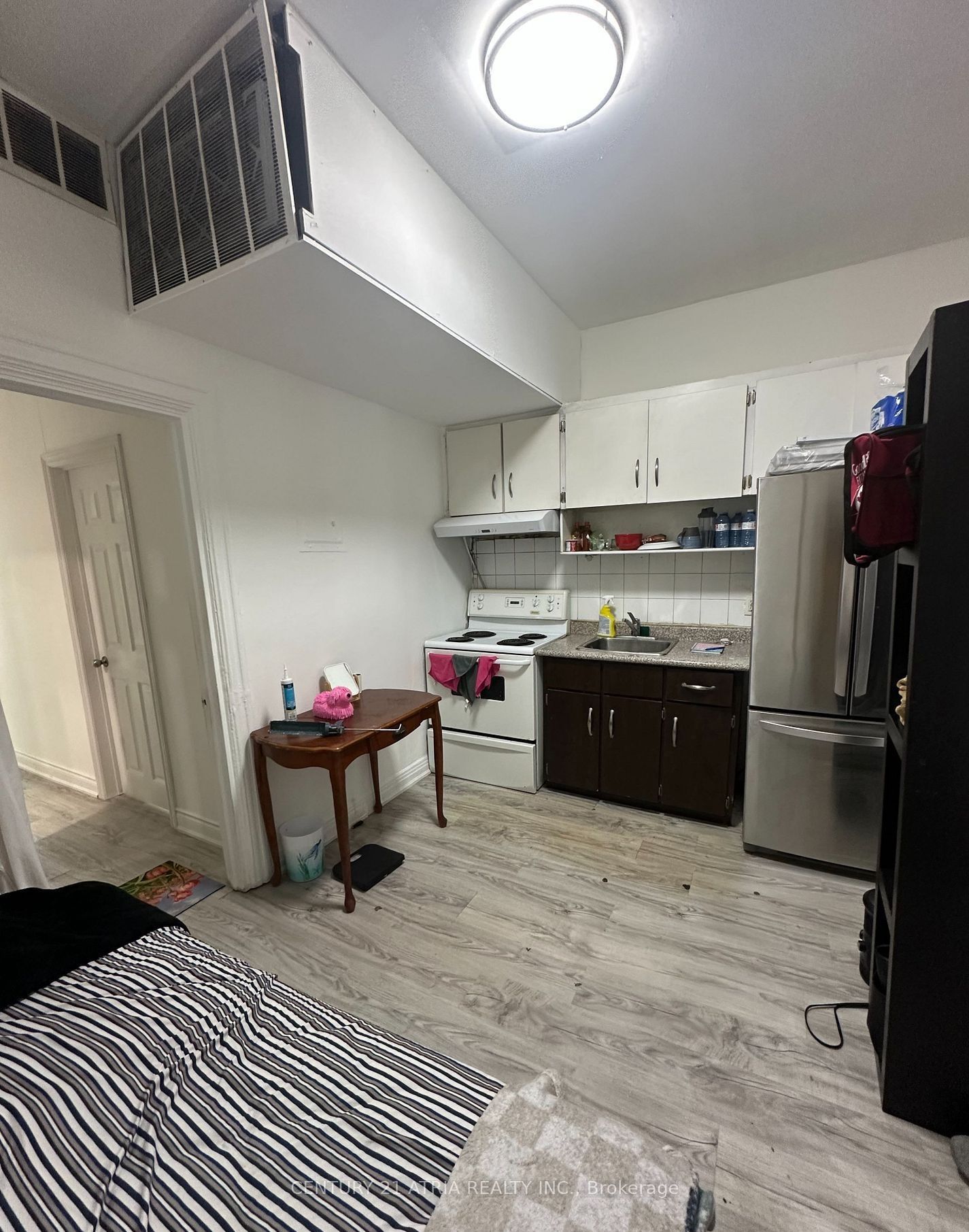 1085 Weston Road Property Photo 5