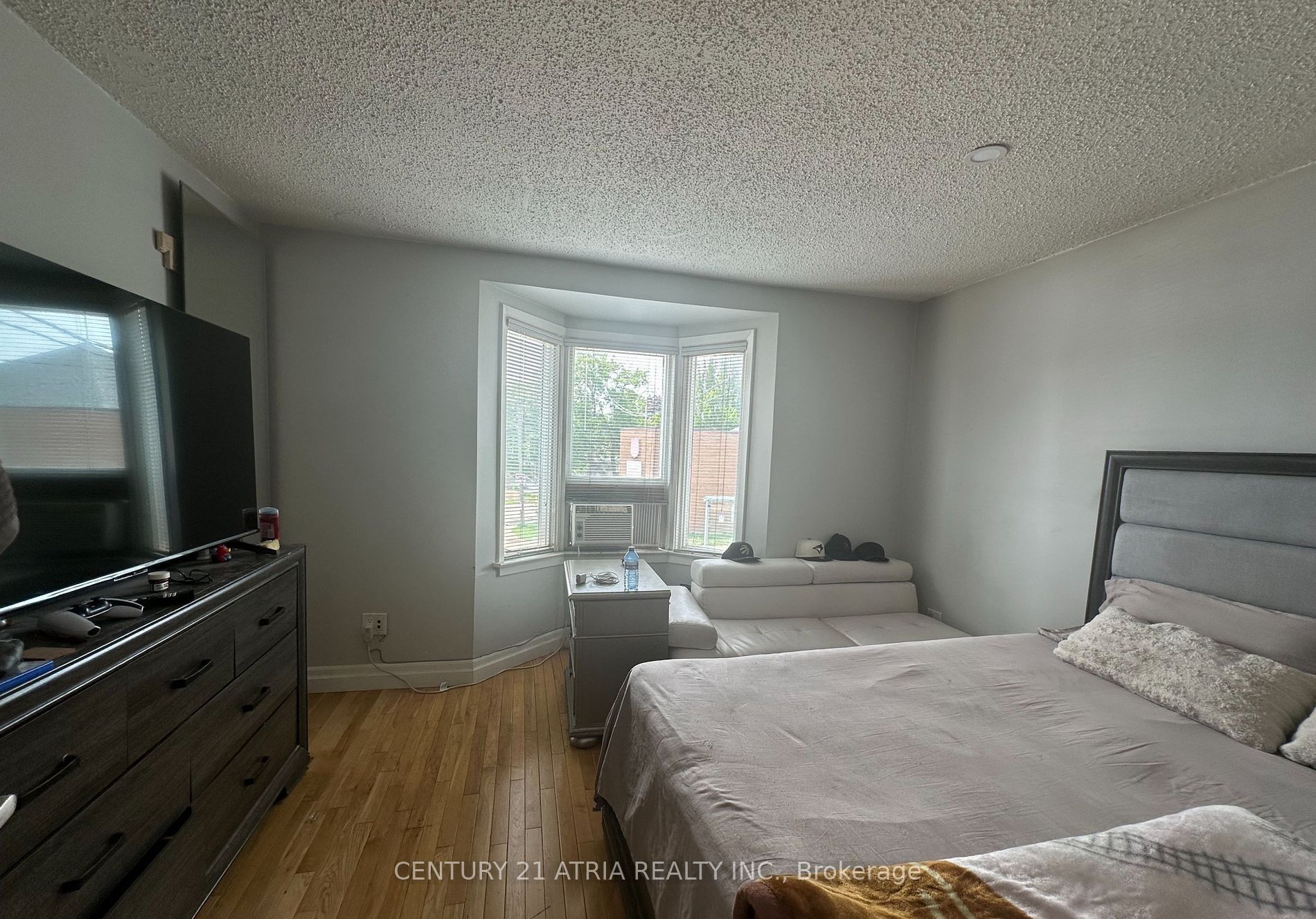 1085 Weston Road Property Photo 13