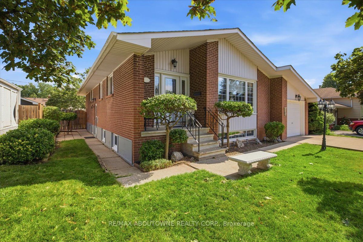 343 Duncombe Drive Property Photo 3