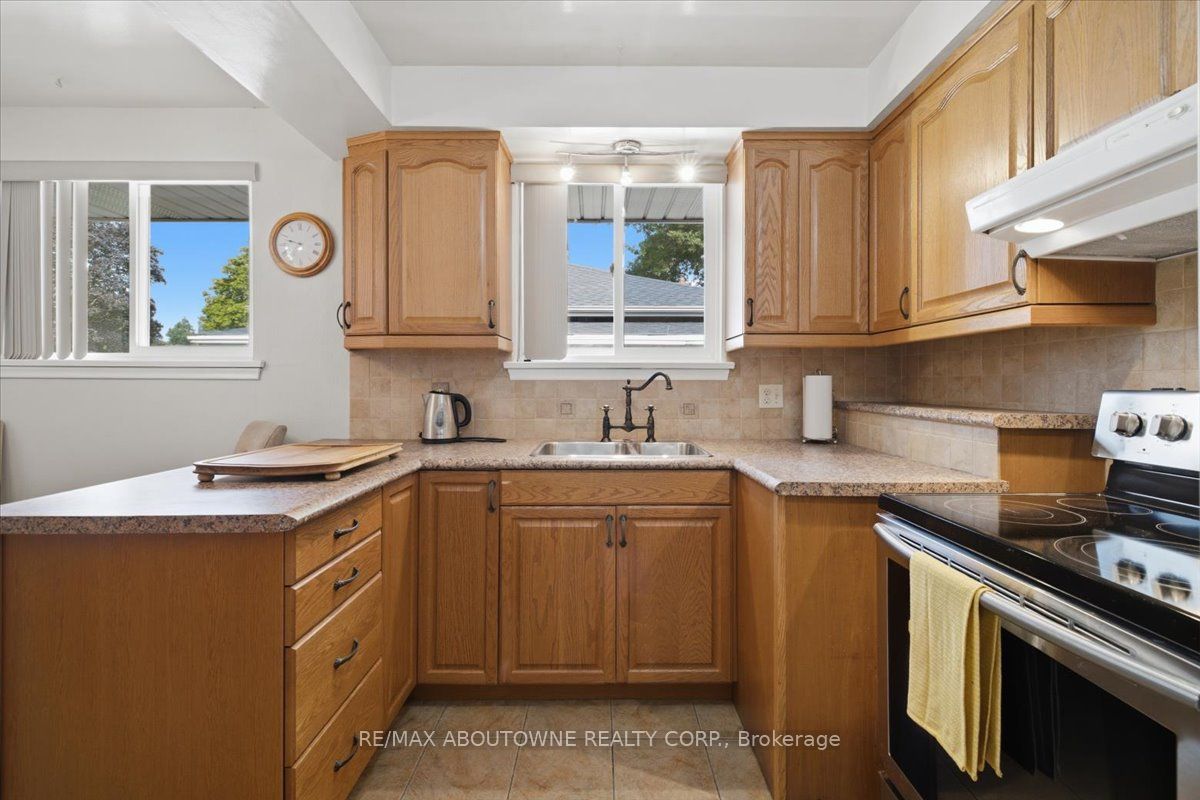 343 Duncombe Drive Property Photo 12