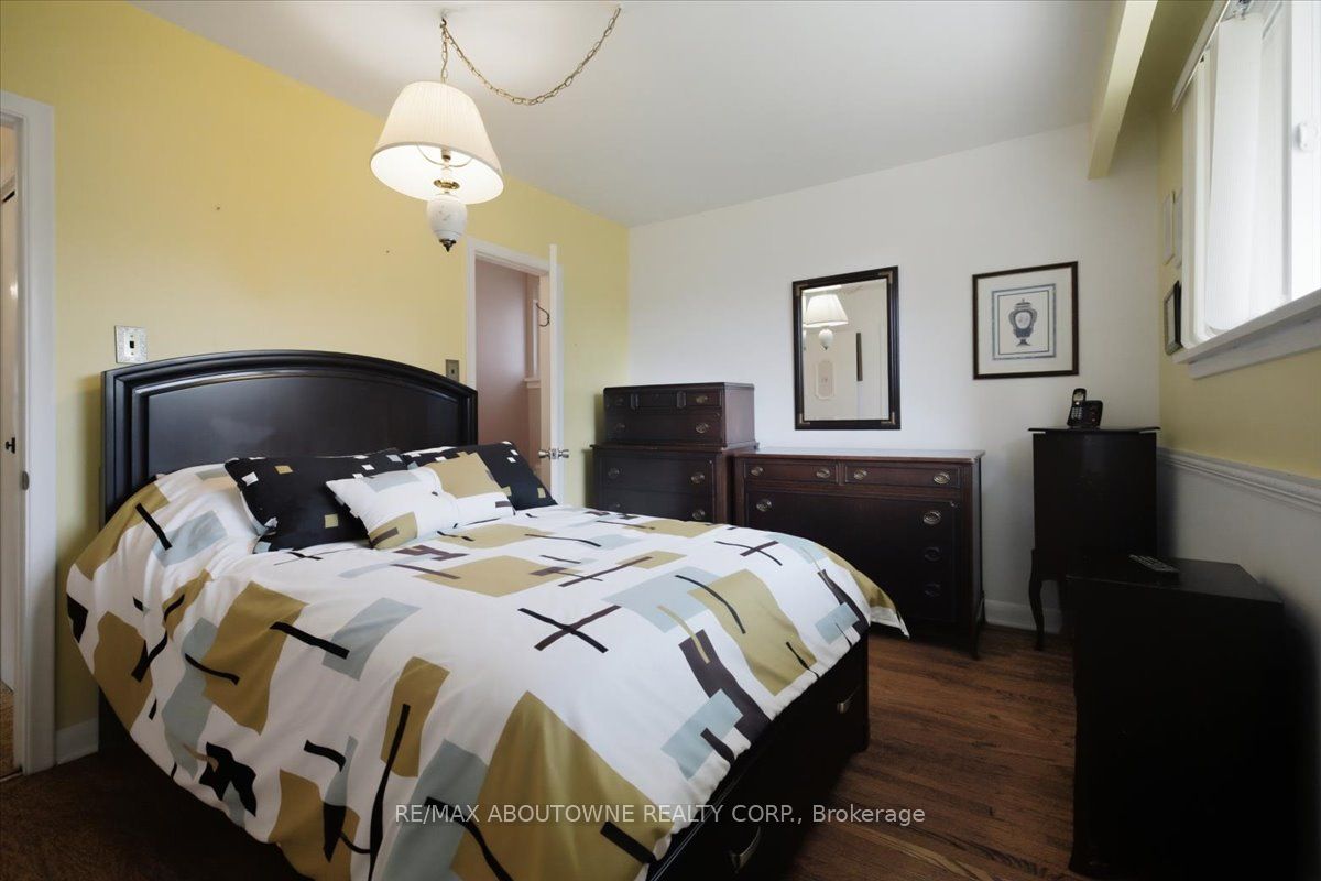 343 Duncombe Drive Property Photo 17