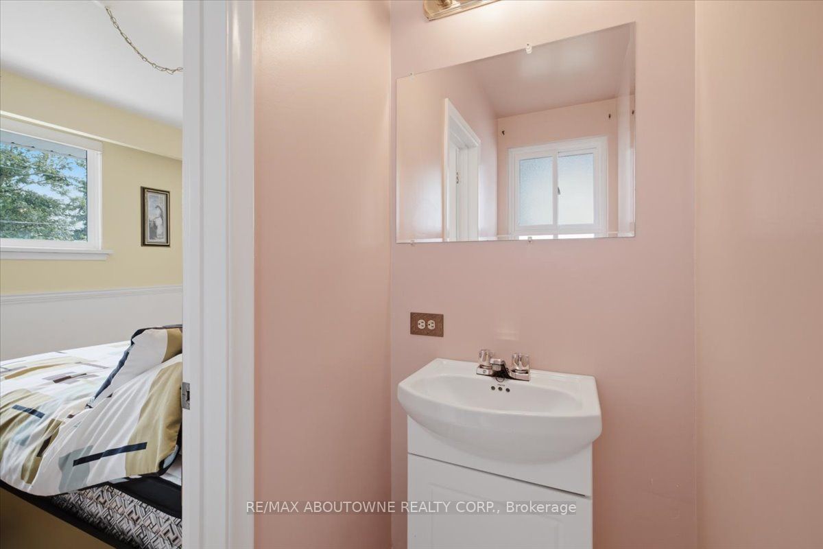 343 Duncombe Drive Property Photo 19