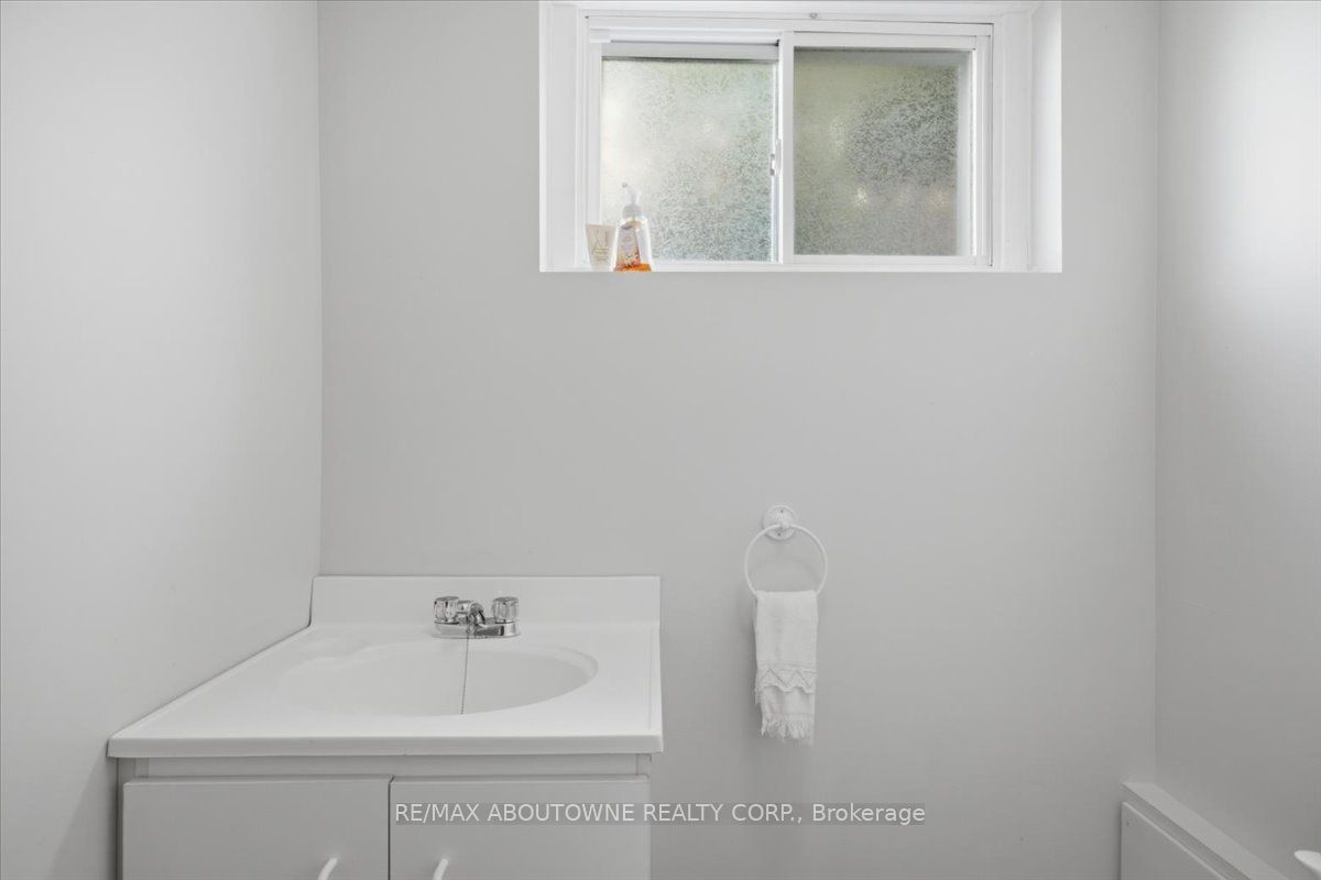 343 Duncombe Drive Property Photo 32