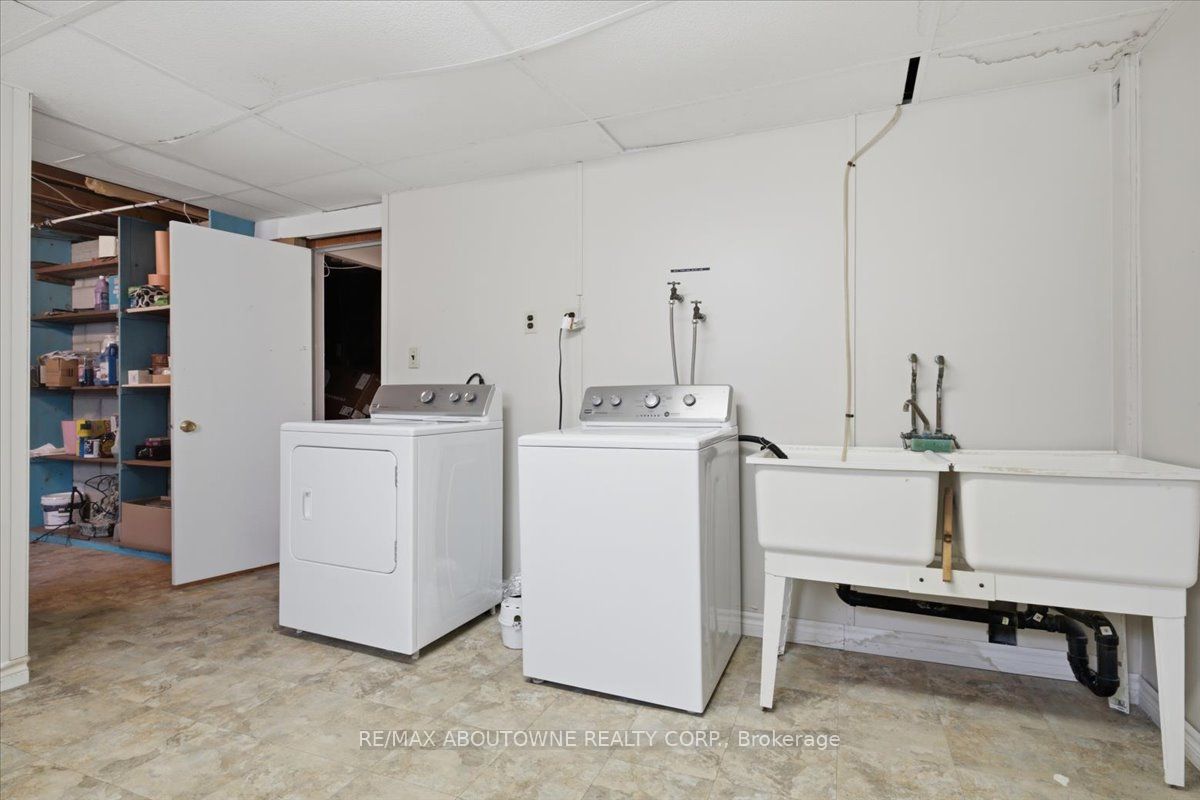 343 Duncombe Drive Property Photo 34