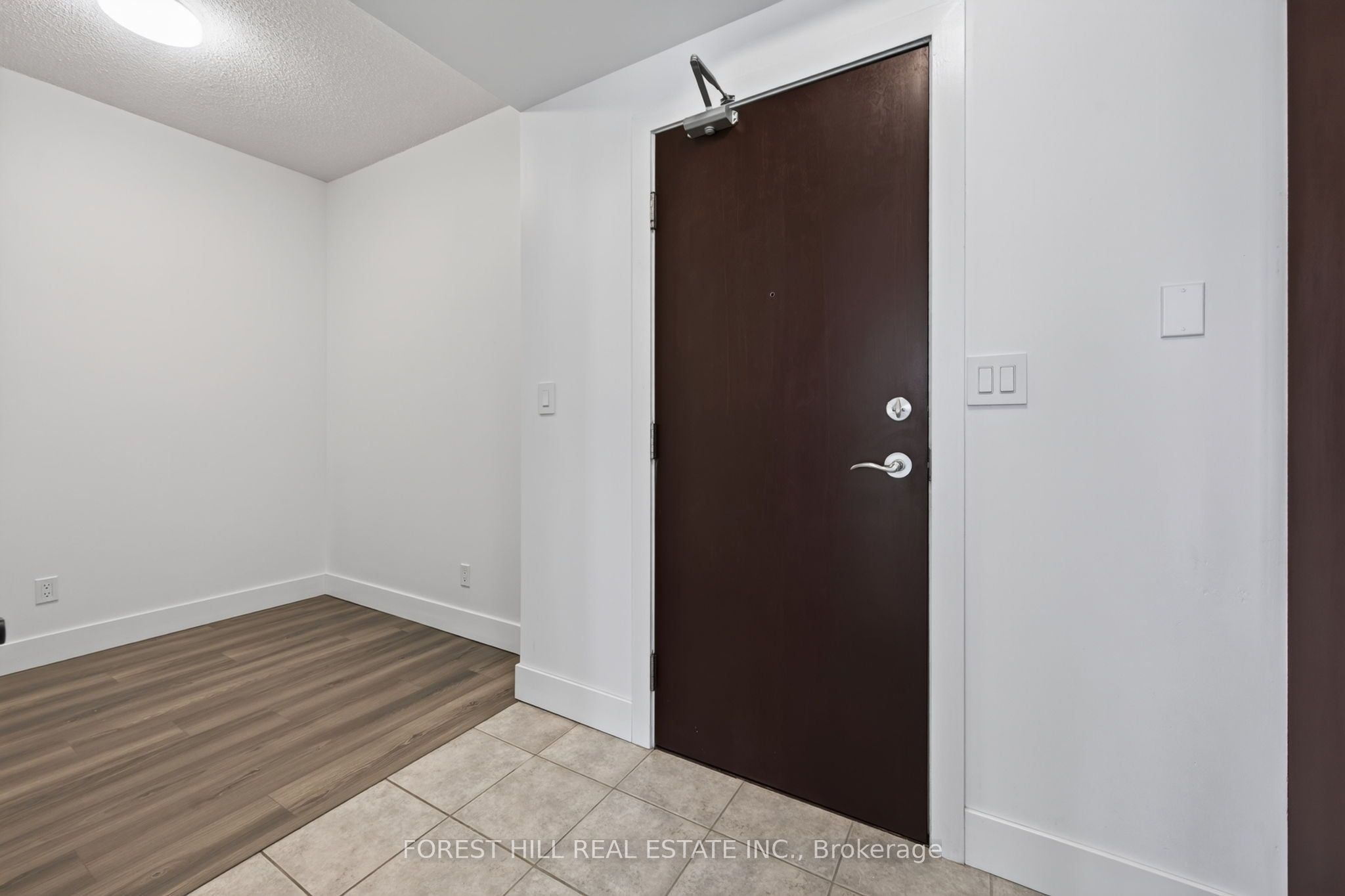 1359 Rathburn Road E 804 Property Photo 5
