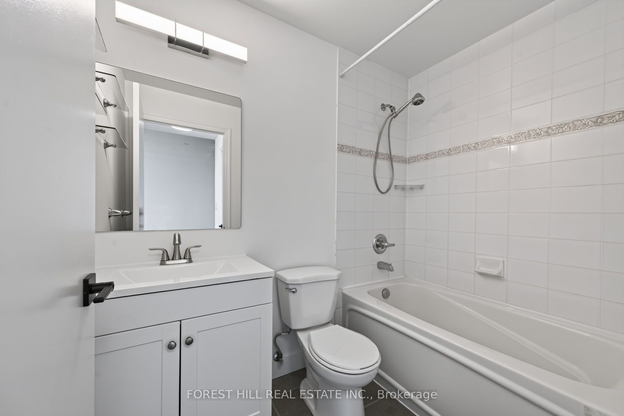 1359 Rathburn Road E 804 Property Photo 7
