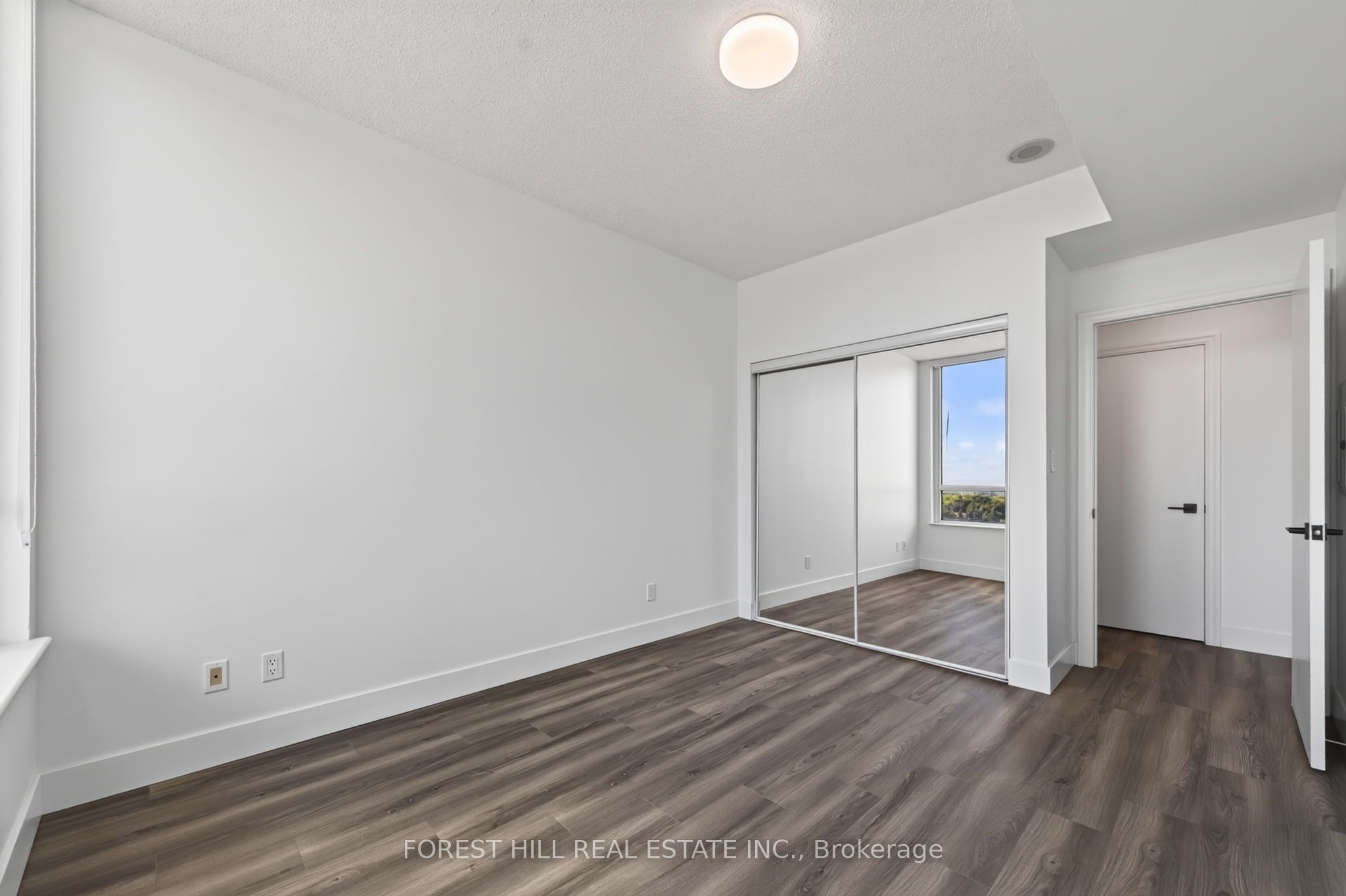 1359 Rathburn Road E 804 Property Photo 10