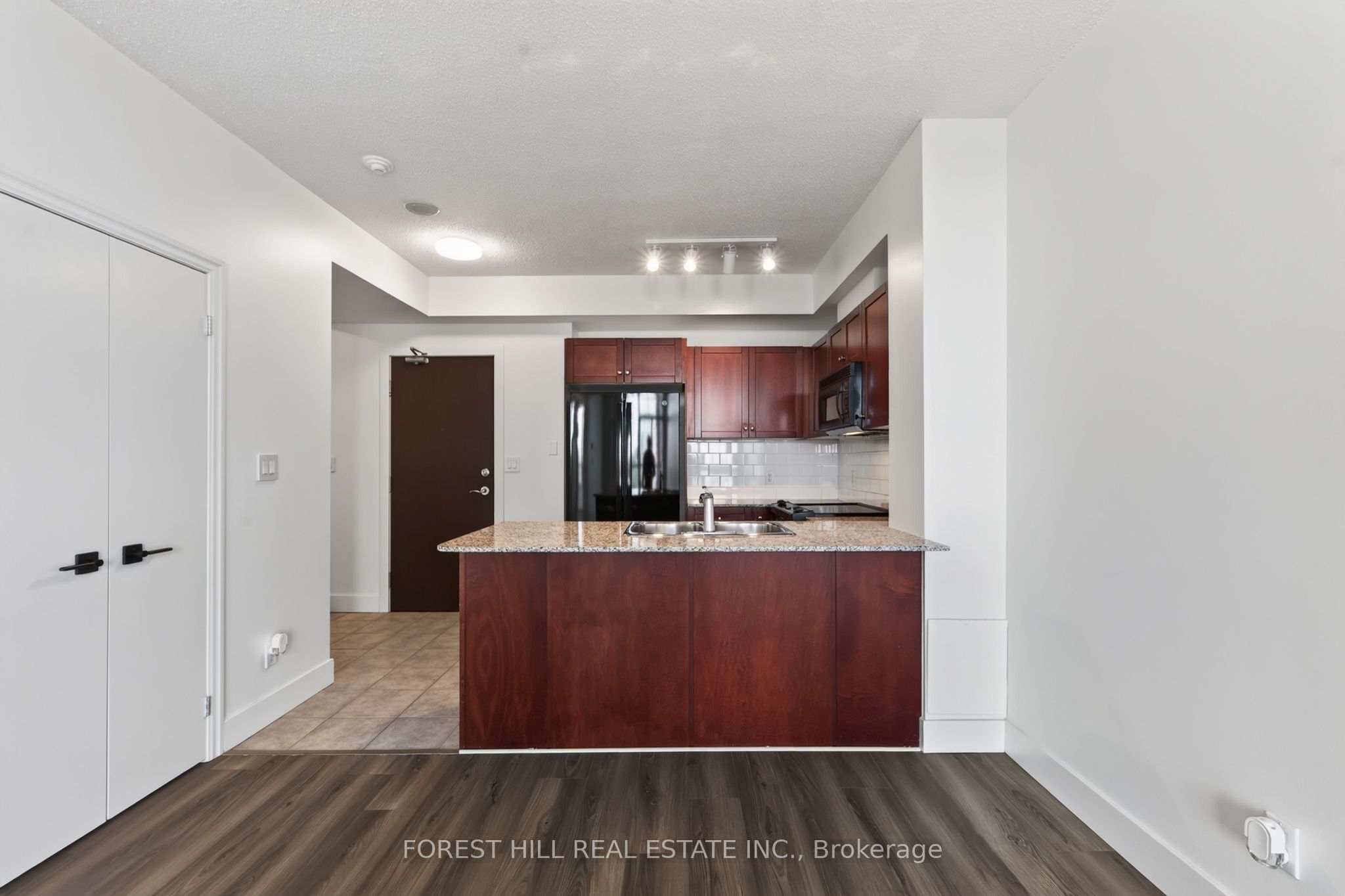 1359 Rathburn Road E 804 Property Photo 13