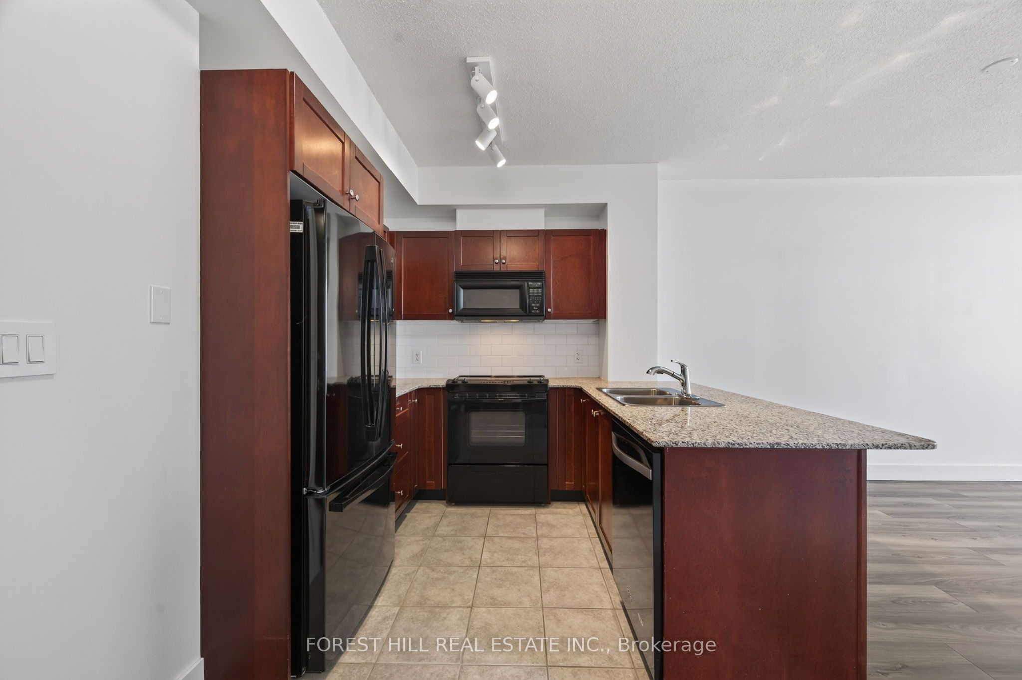 1359 Rathburn Road E 804 Property Photo 15