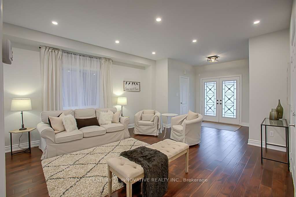 1070 Cumming Boulevard Property Photo 2