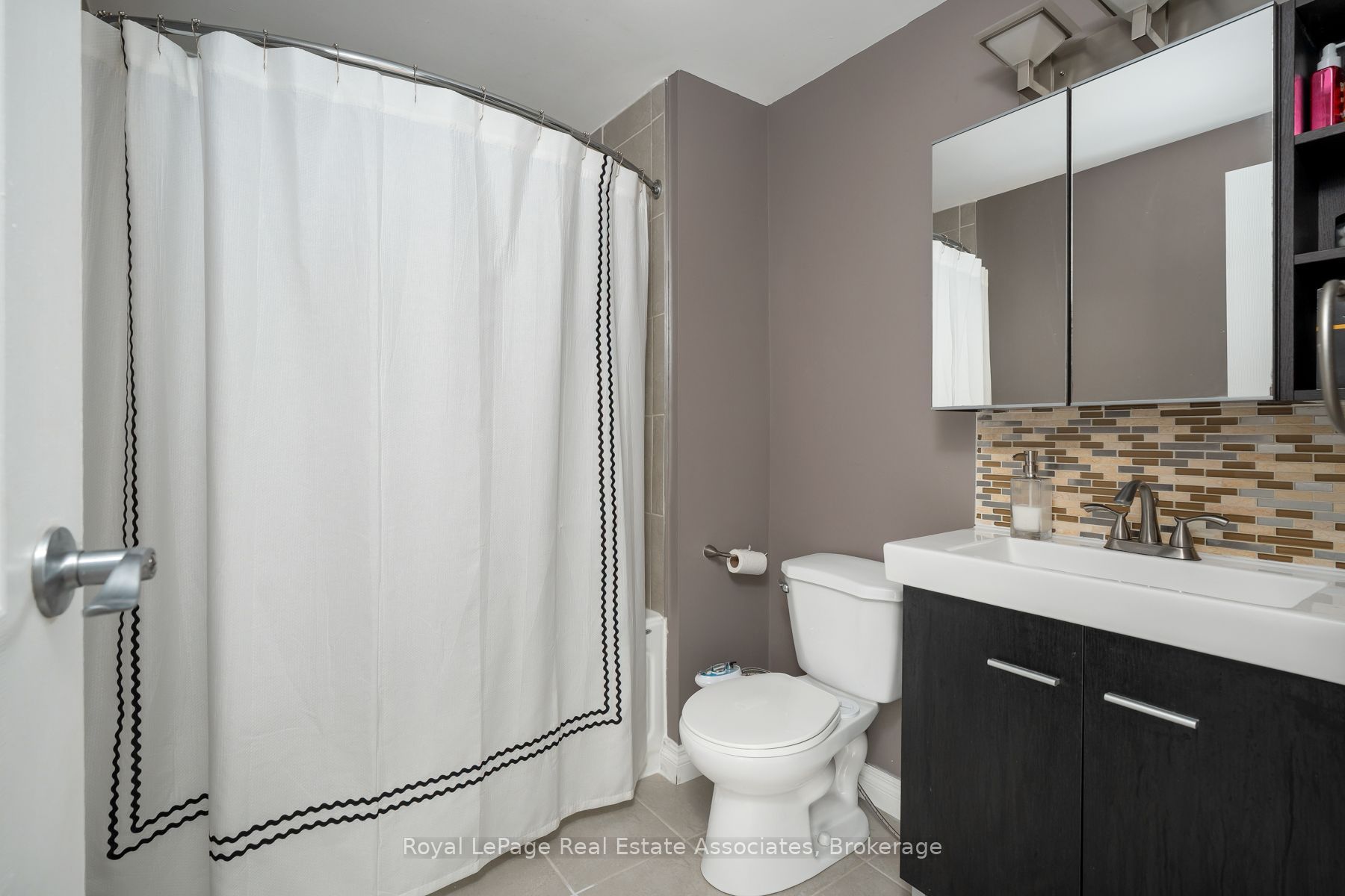 2727 Bucklepost Crescent Property Photo 33