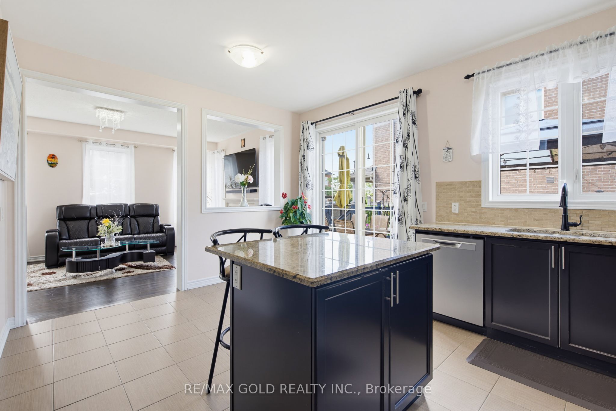 8 Zelda Road Property Photo 9