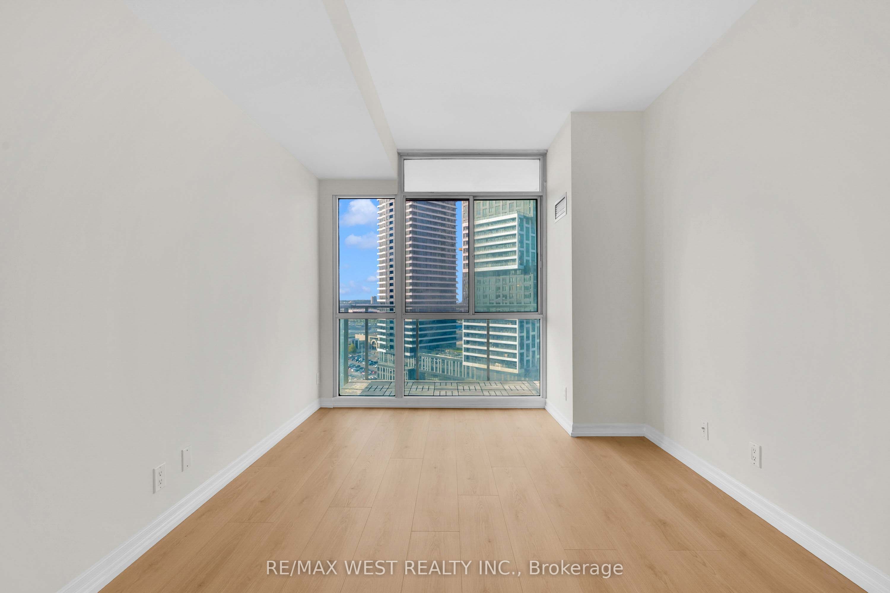 220 Burnhamthorpe Road W 1710 Property Photo 10
