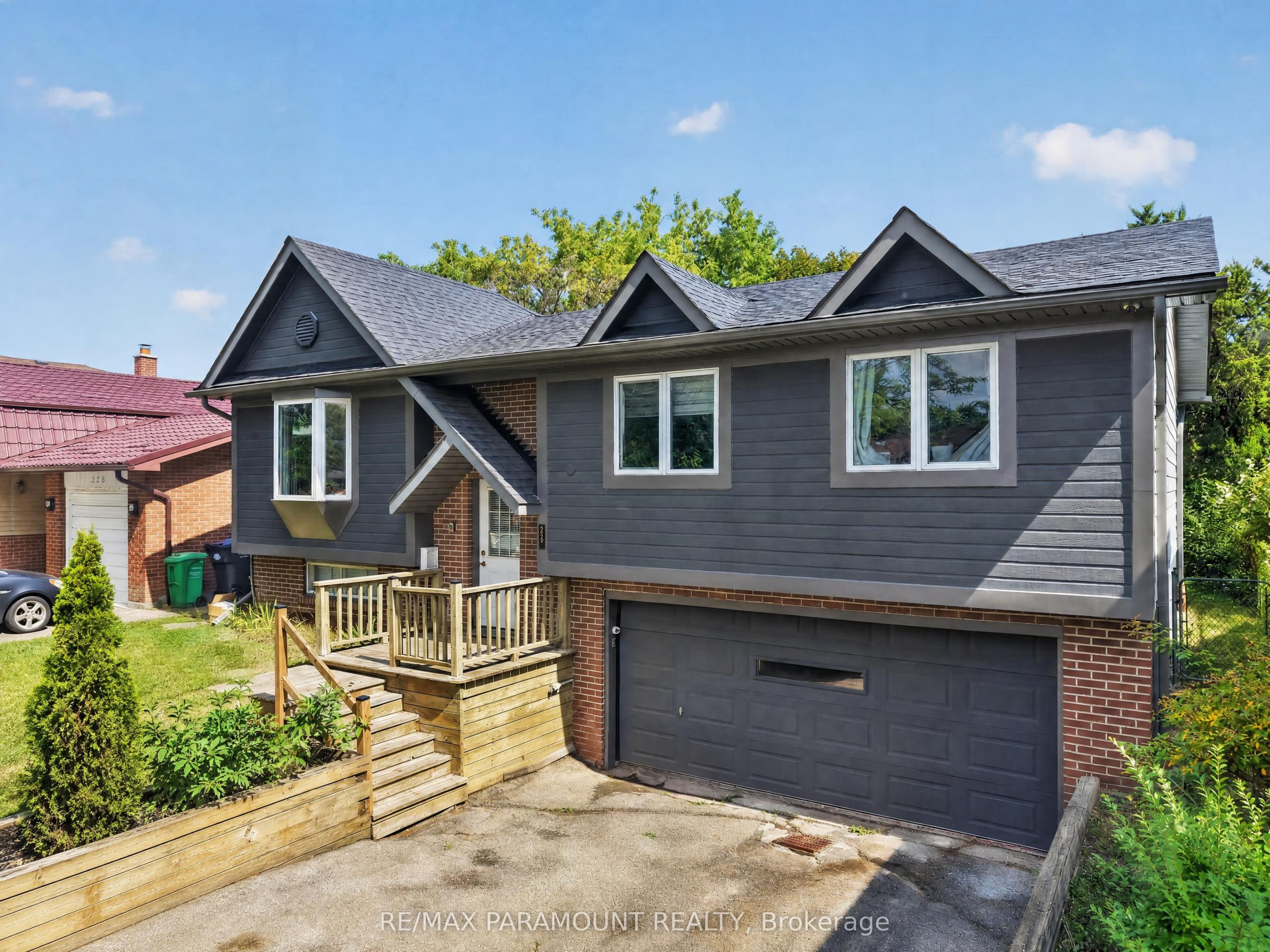 226 Rutherford Road N Property Photo 2