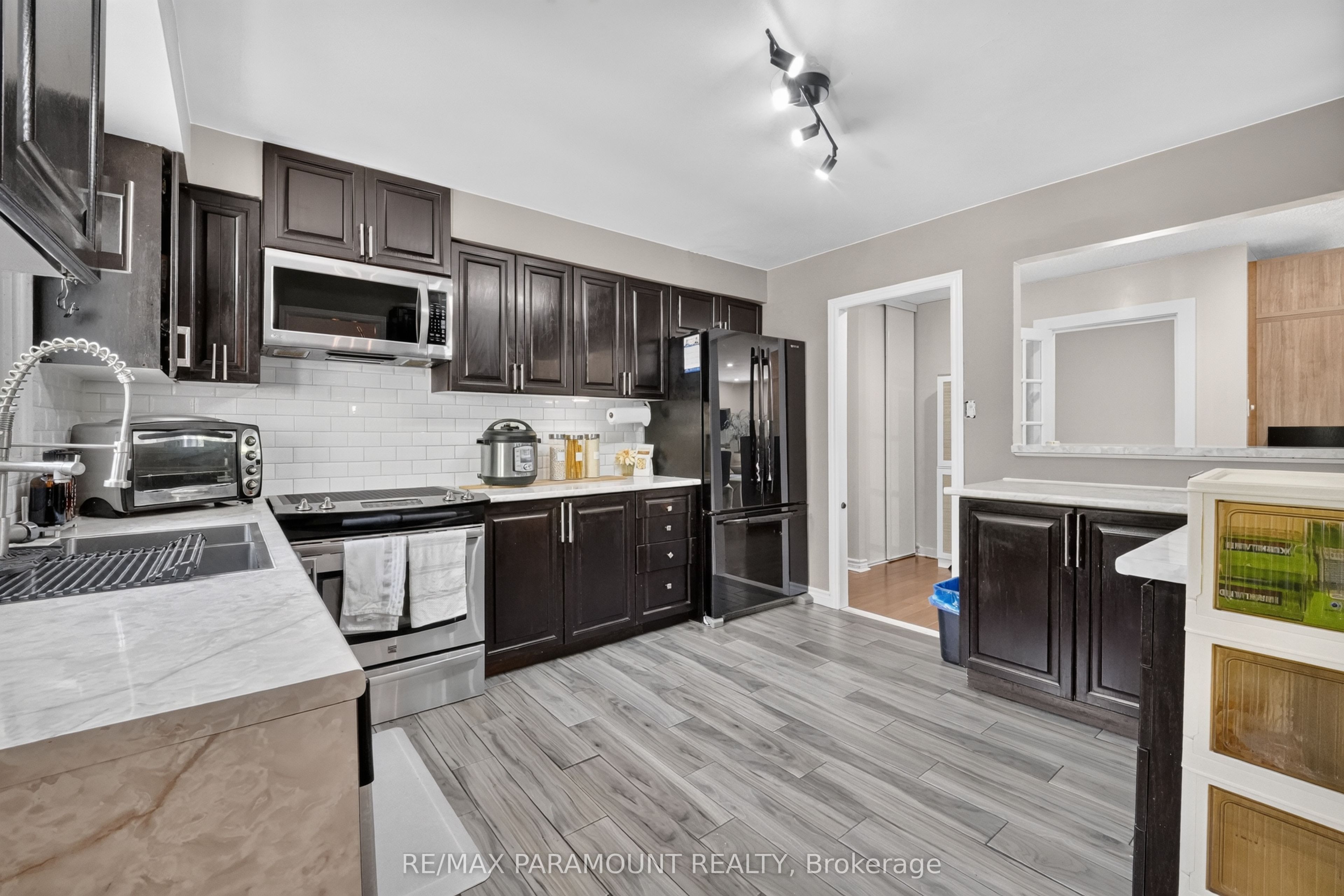 226 Rutherford Road N Property Photo 13