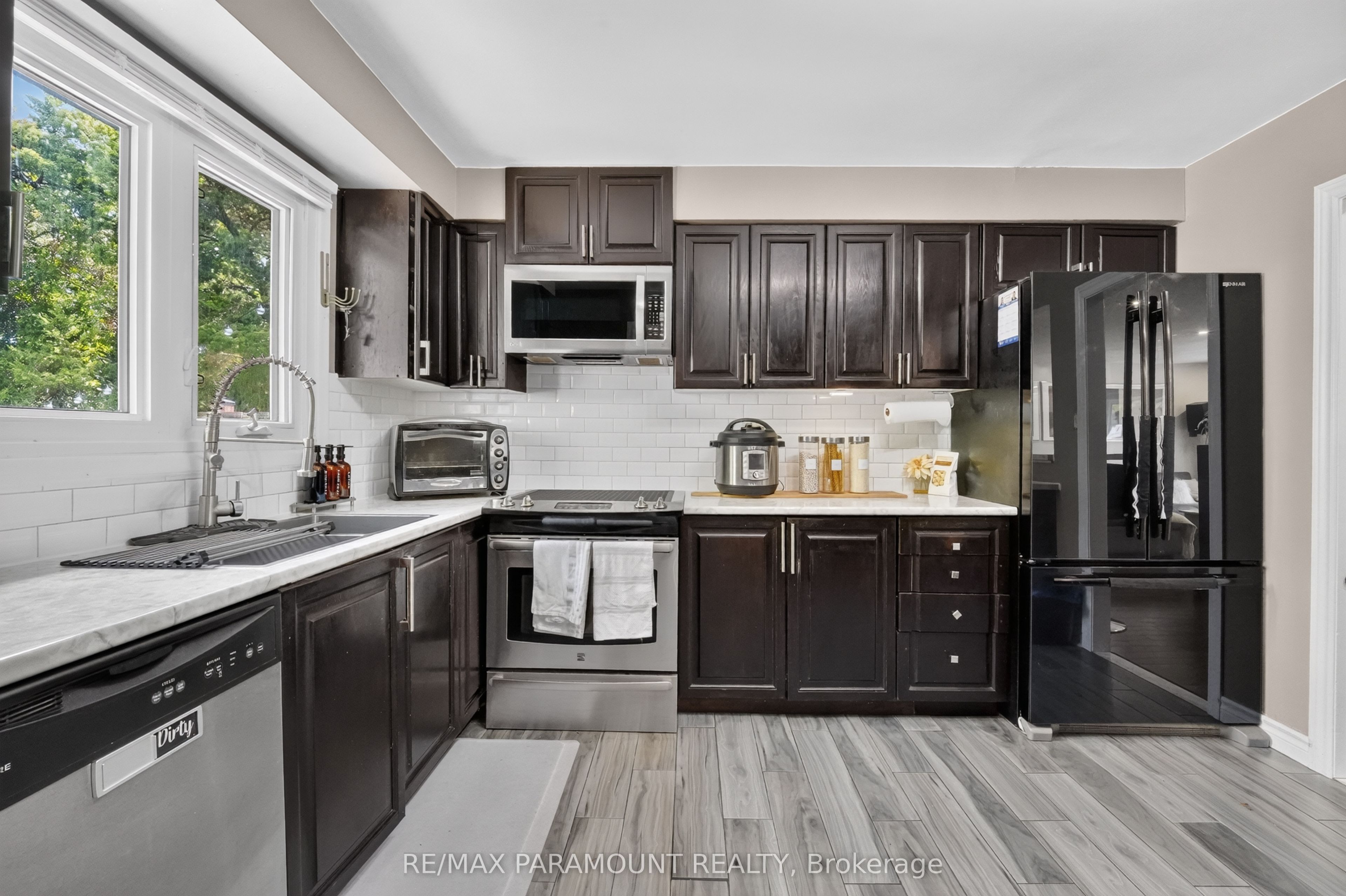 226 Rutherford Road N Property Photo 14