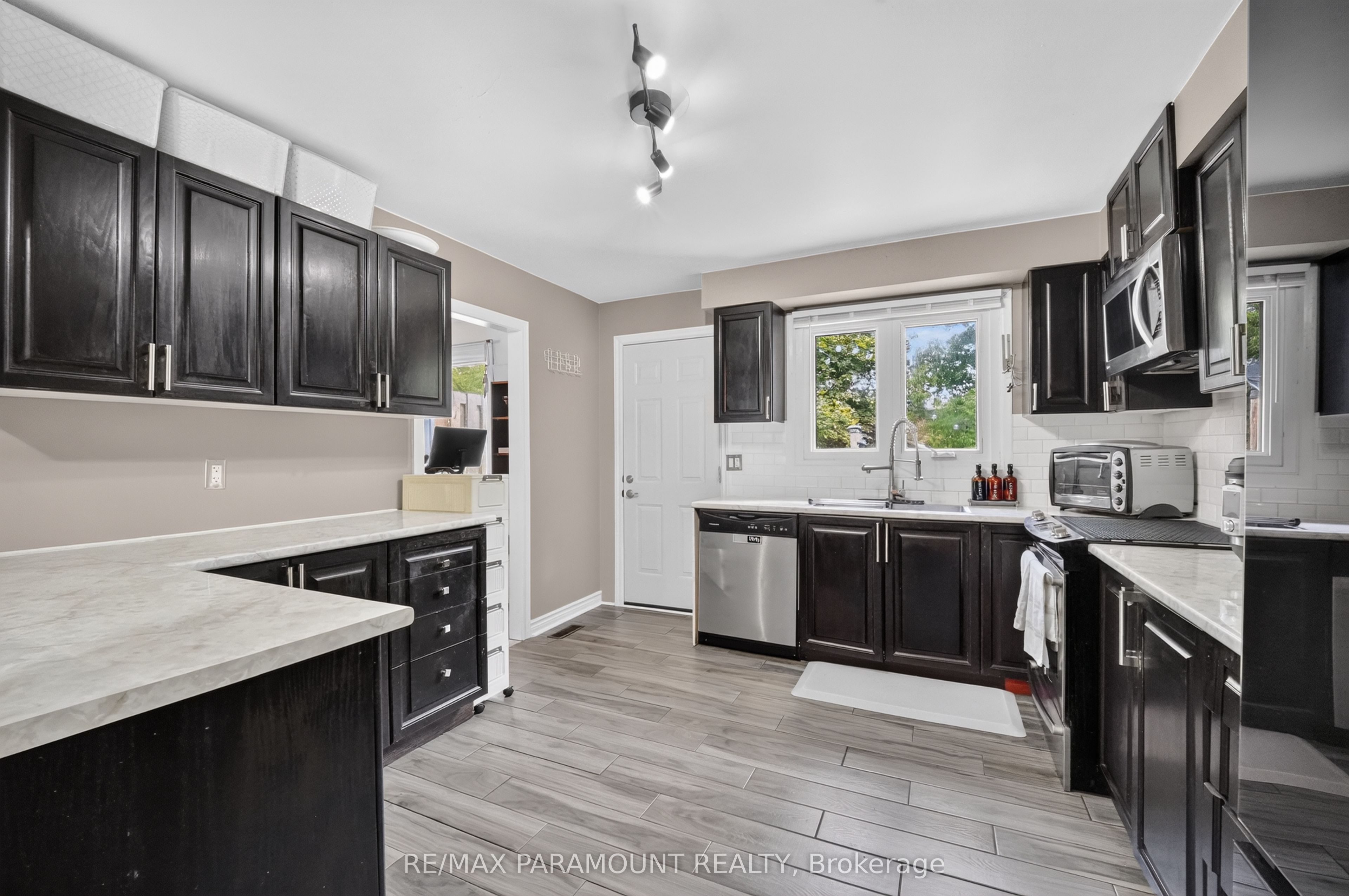 226 Rutherford Road N Property Photo 15