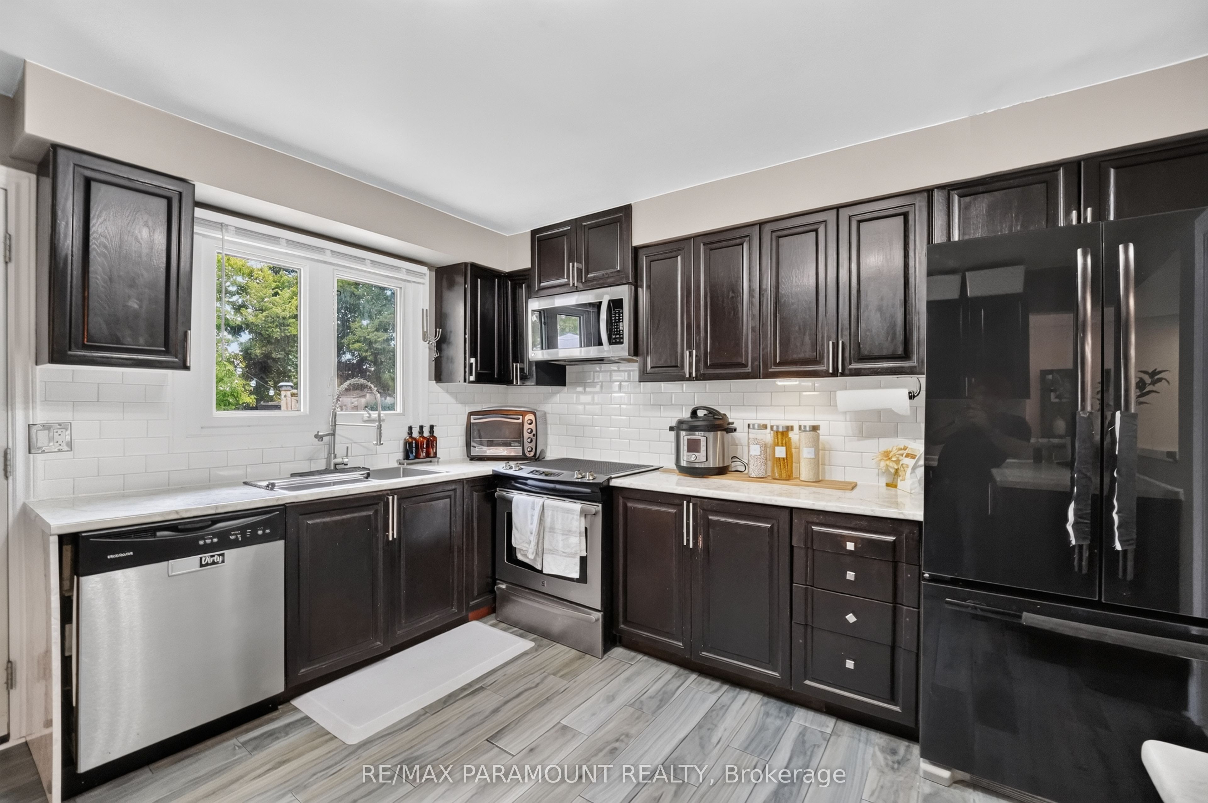 226 Rutherford Road N Property Photo 16