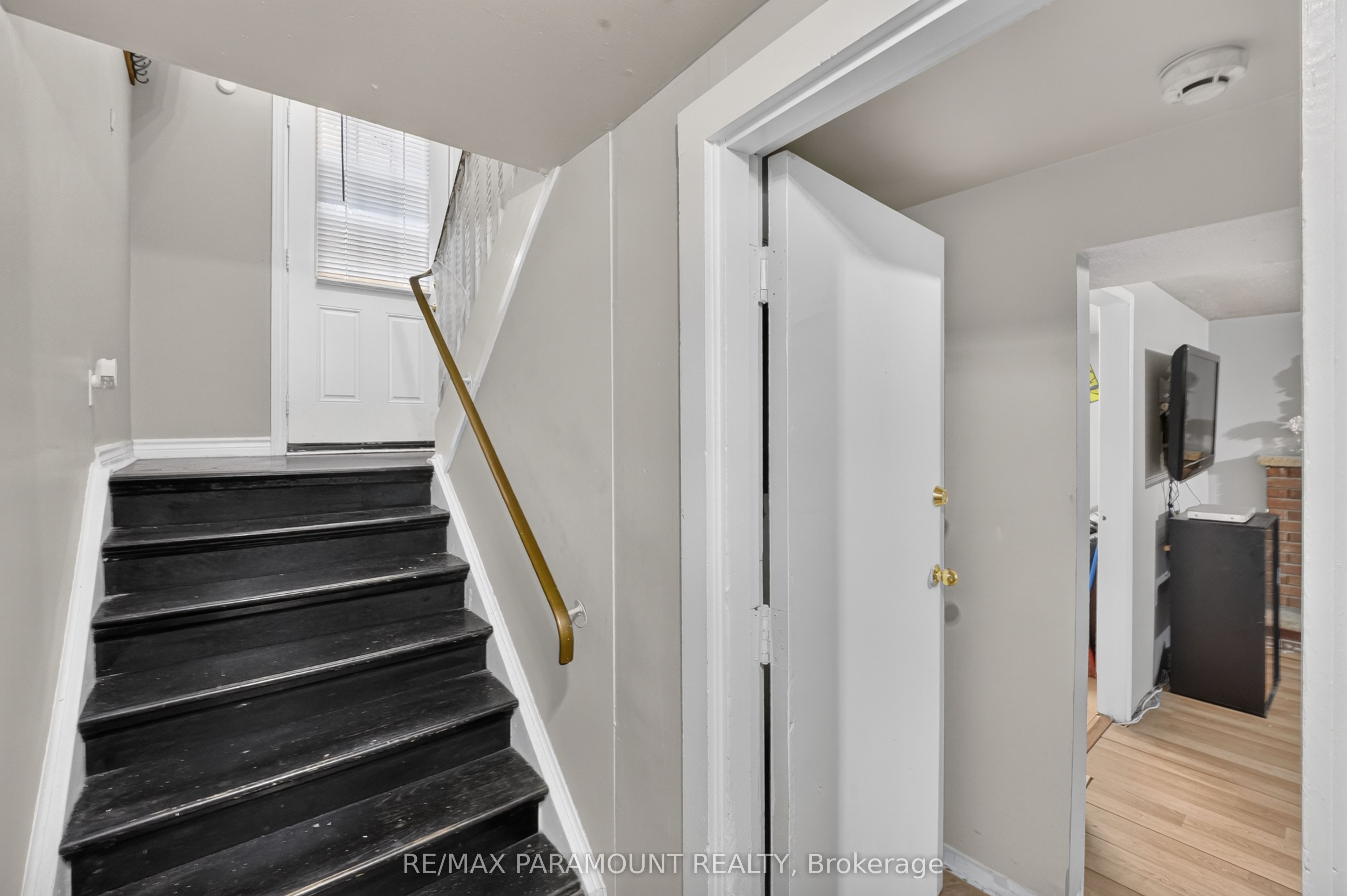 226 Rutherford Road N Property Photo 25