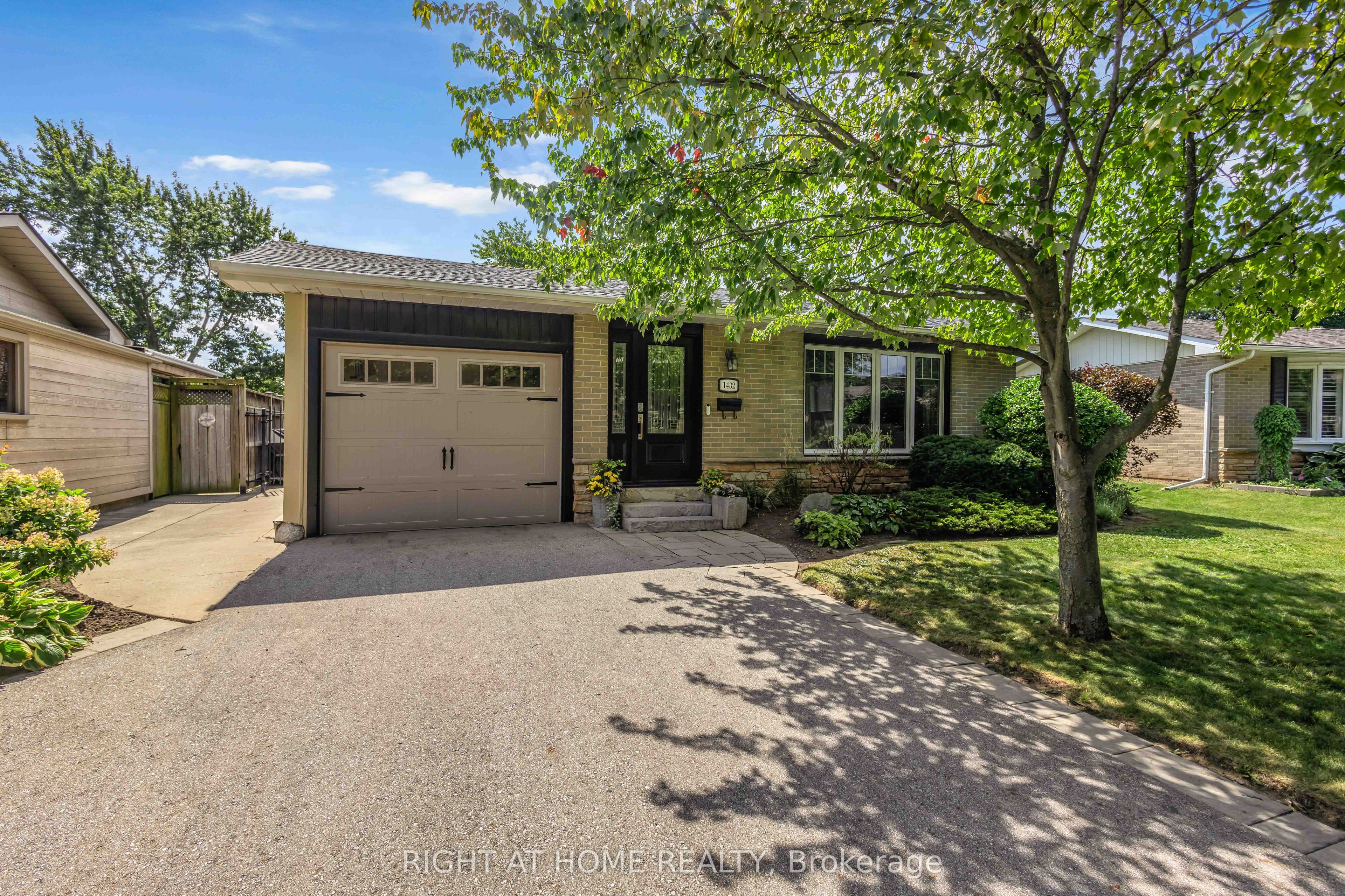 1432 Dewbourne Crescent Property Photo 1