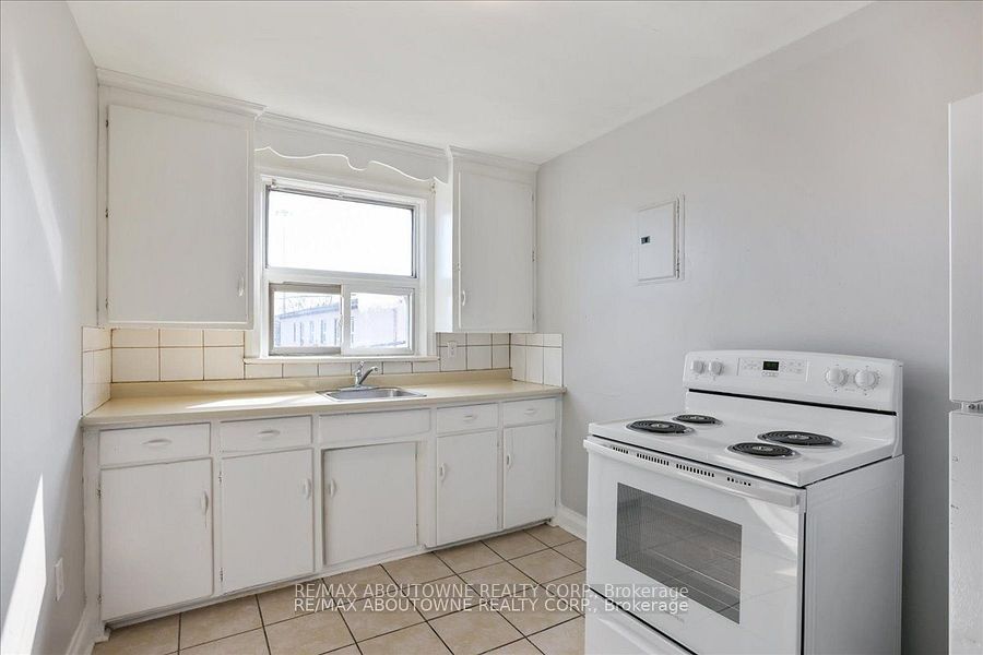 1031 Churchill Avenue E 7 Property Photo 10