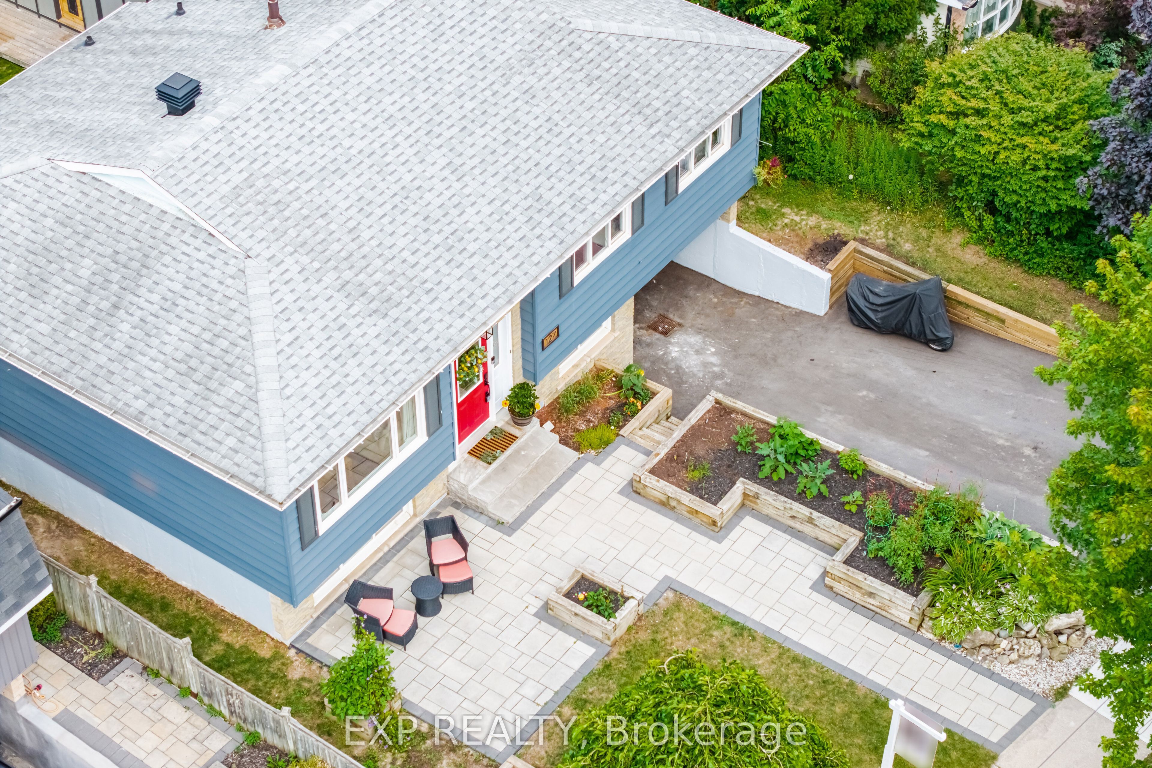 127 Acton Boulevard Property Photo 3