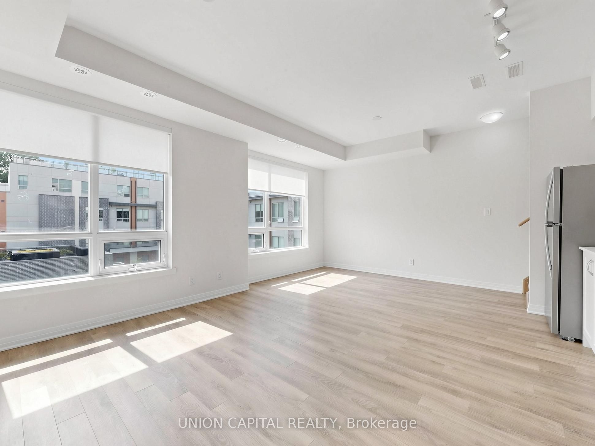 1238 Cawthra Road 4 Property Photo 6