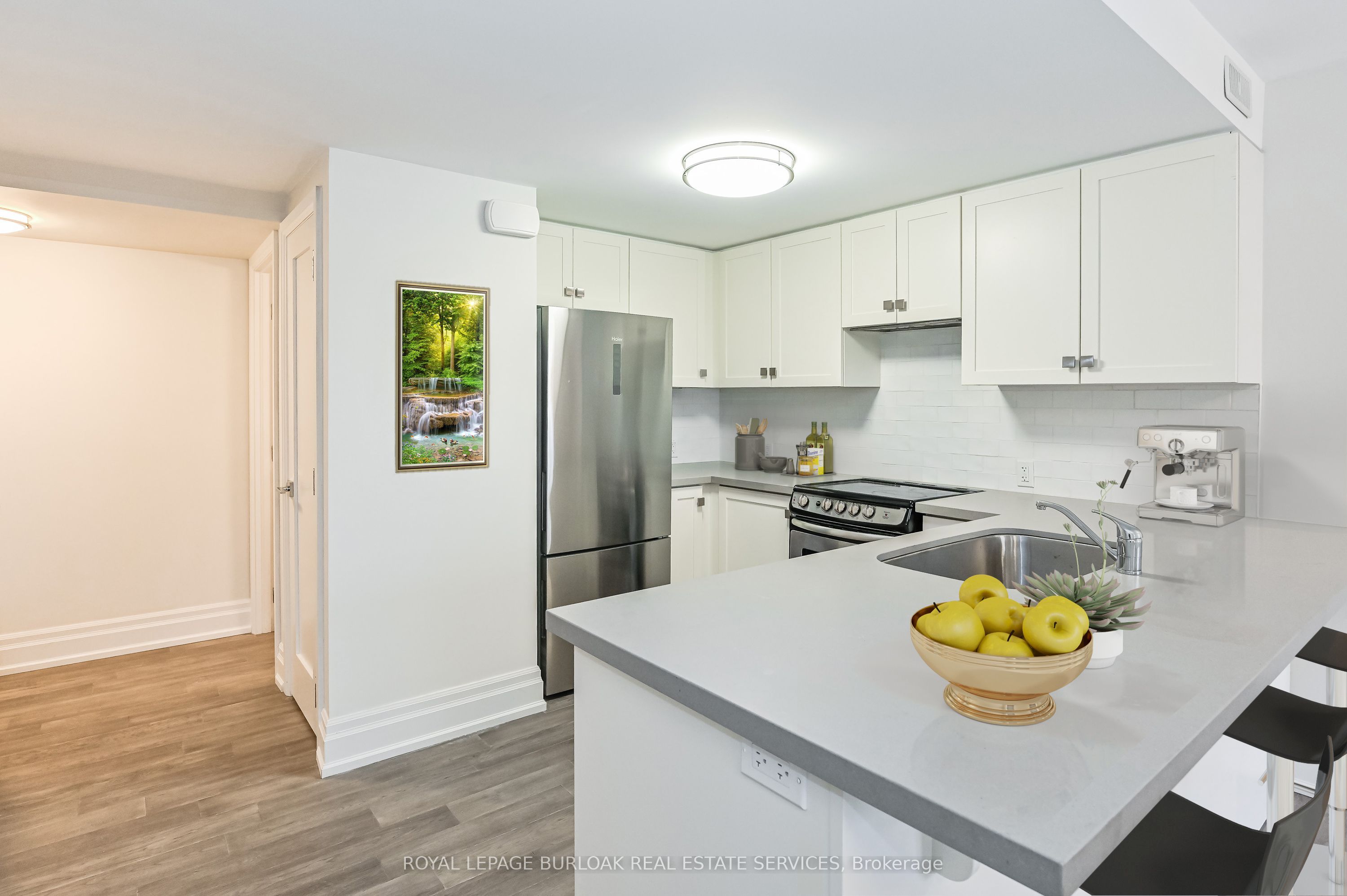 760 Lakeshore Road E 207 Property Photo 8