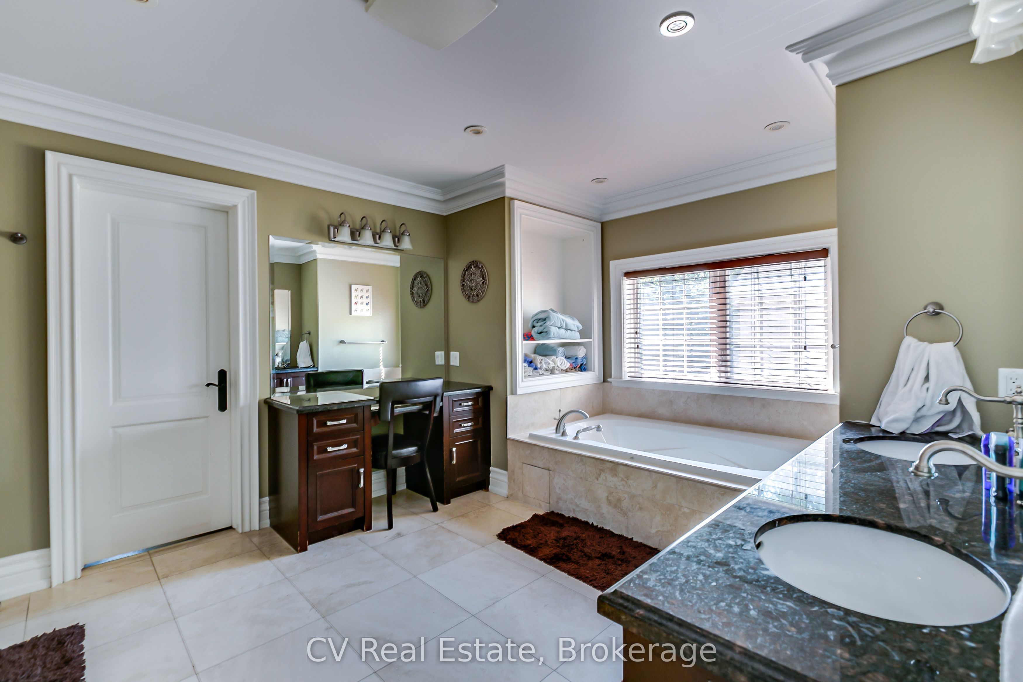 468 Chartwell Road Property Photo 15