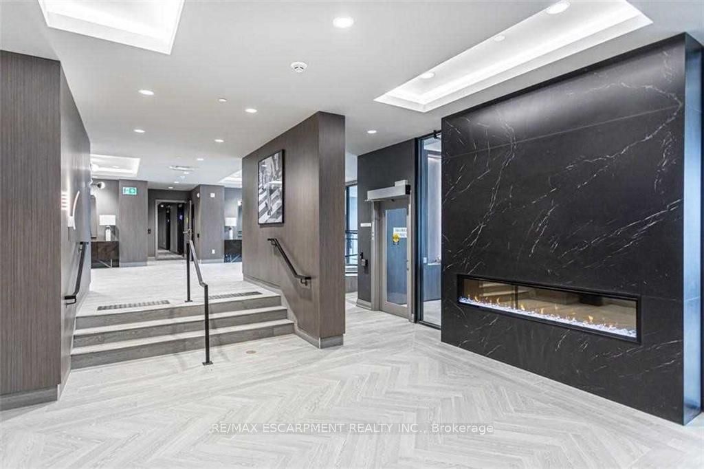 95 Dundas Street W 507 Property Photo 2