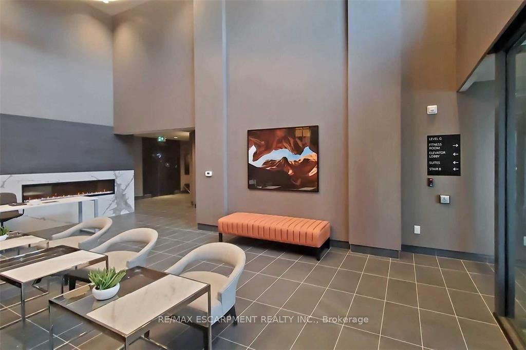 95 Dundas Street W 507 Property Photo 6