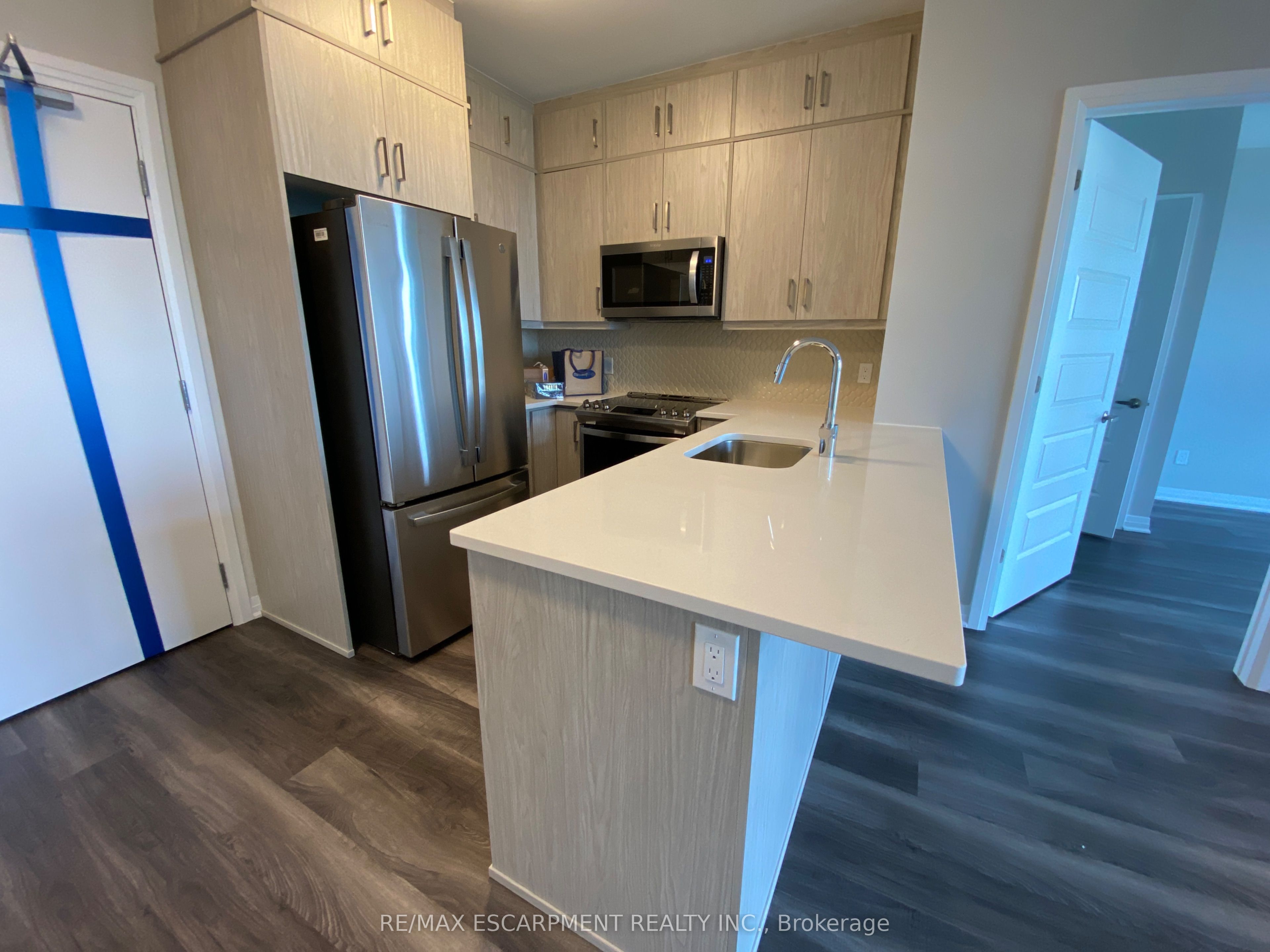 95 Dundas Street W 507 Property Photo 7