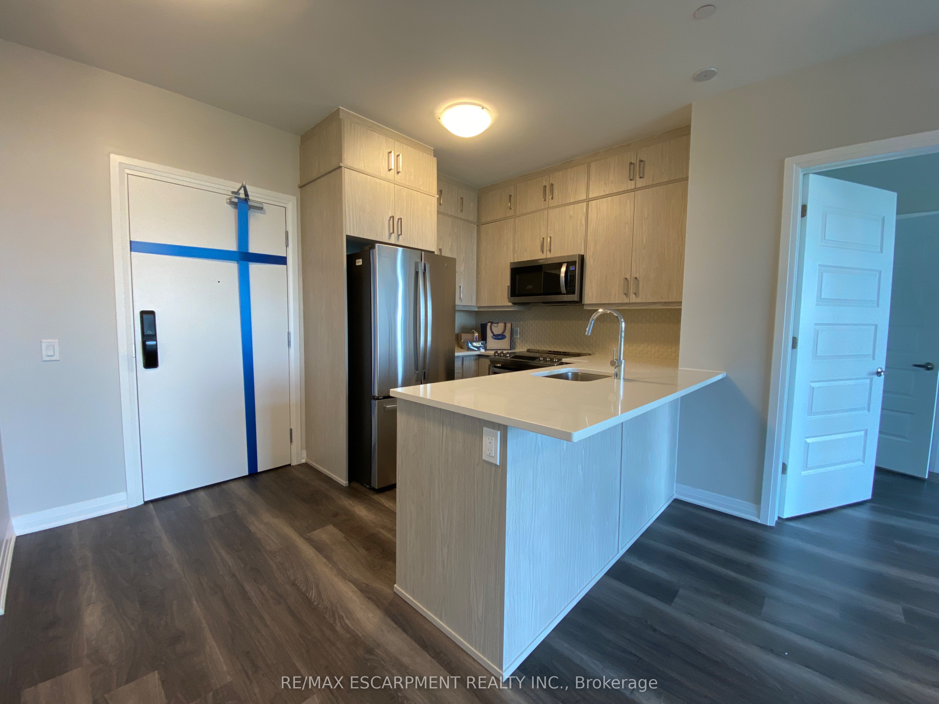 95 Dundas Street W 507 Property Photo 8
