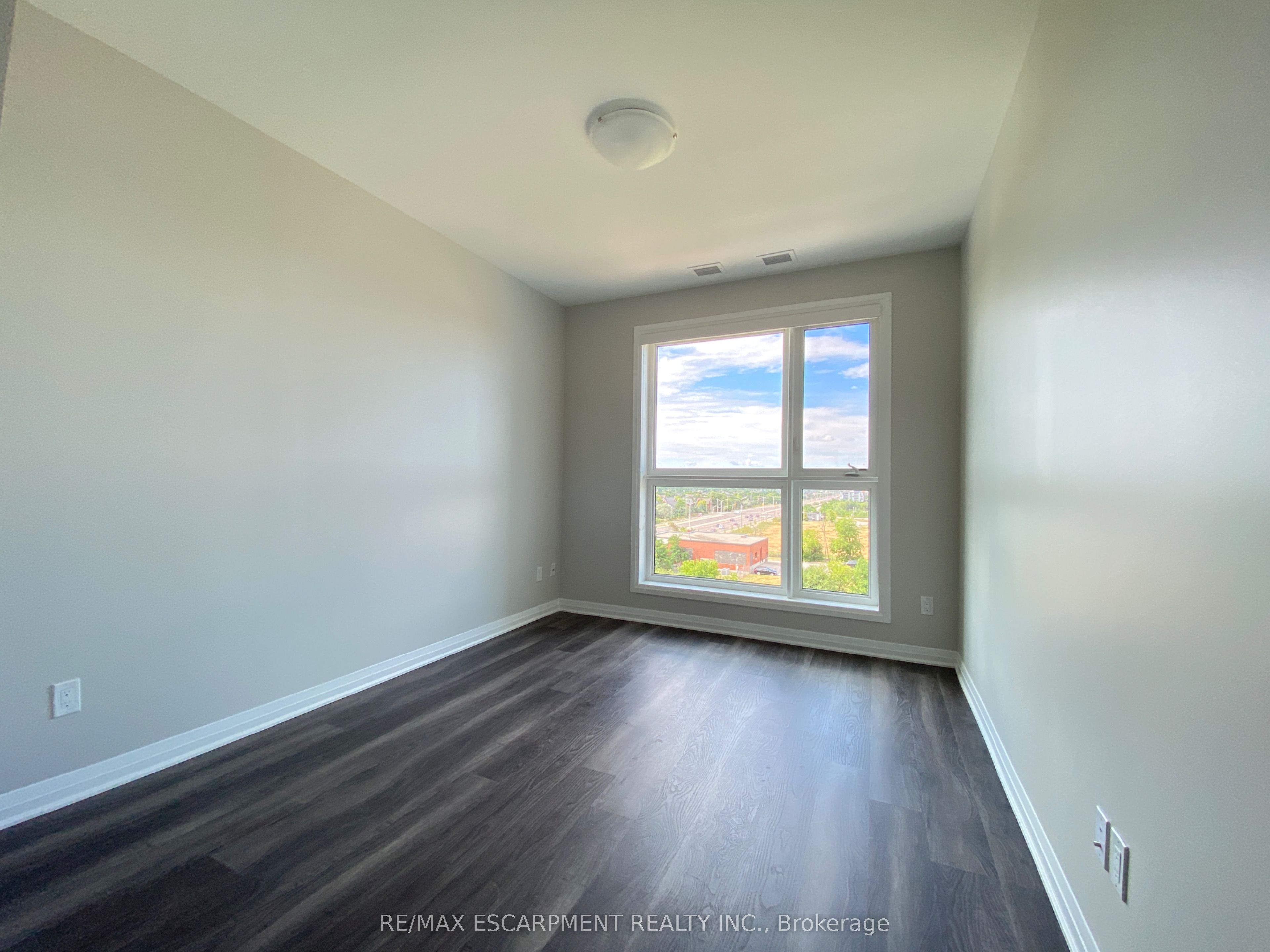 95 Dundas Street W 507 Property Photo 12