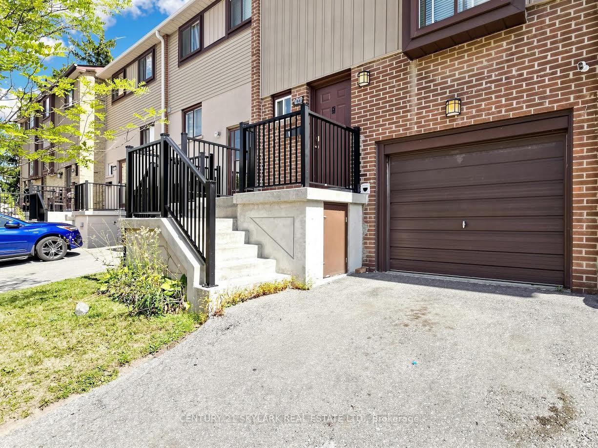 164 Moregate Crescent N Property Photo 1