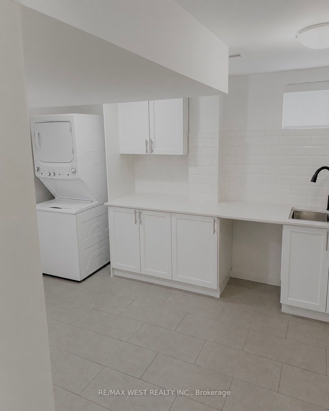 41 Westroyal Road Lower Property Photo 5
