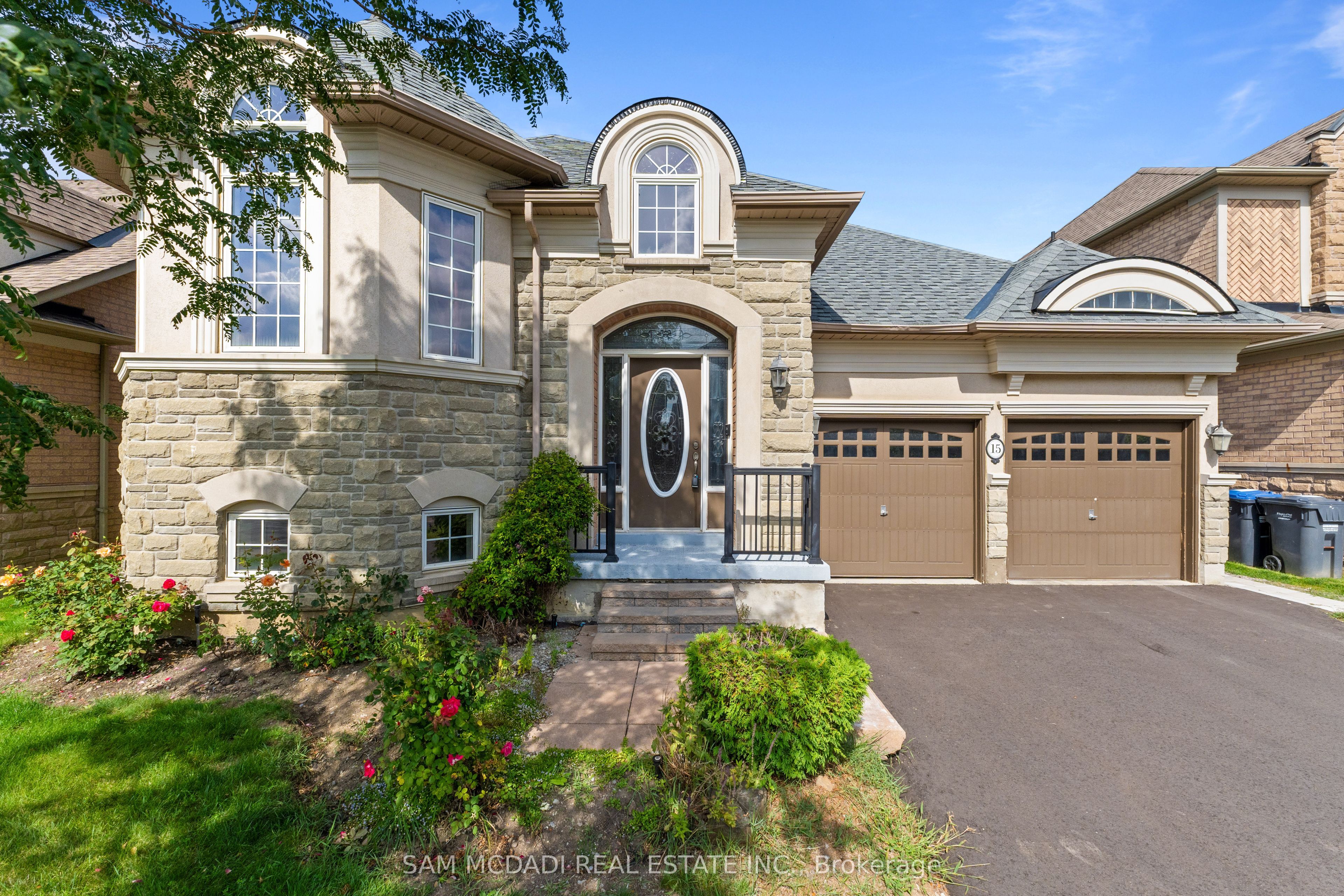 15 Eaglesprings Crescent Property Photo 1
