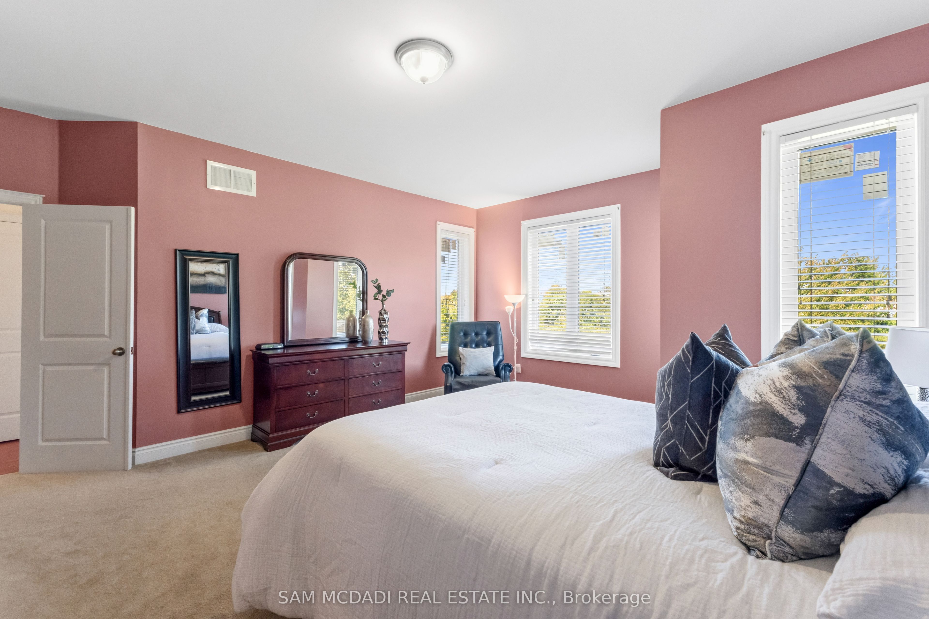 15 Eaglesprings Crescent Property Photo 16