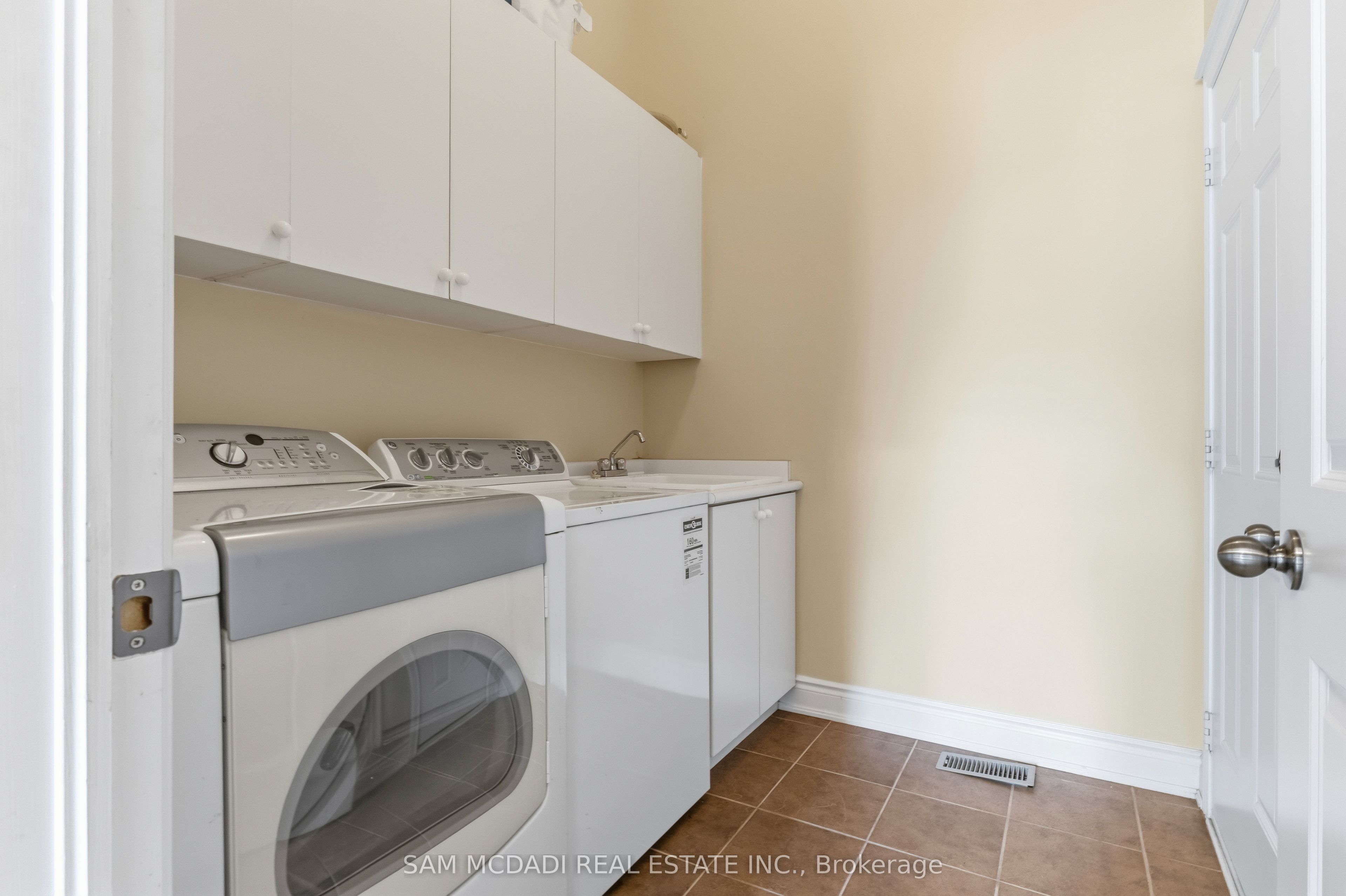 15 Eaglesprings Crescent Property Photo 25