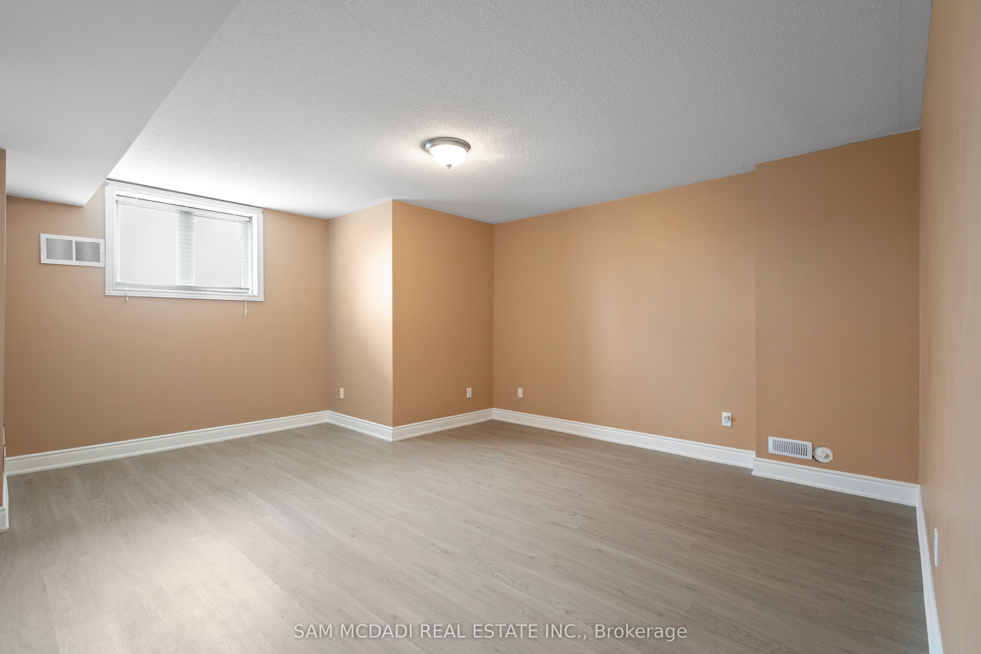 15 Eaglesprings Crescent Property Photo 37