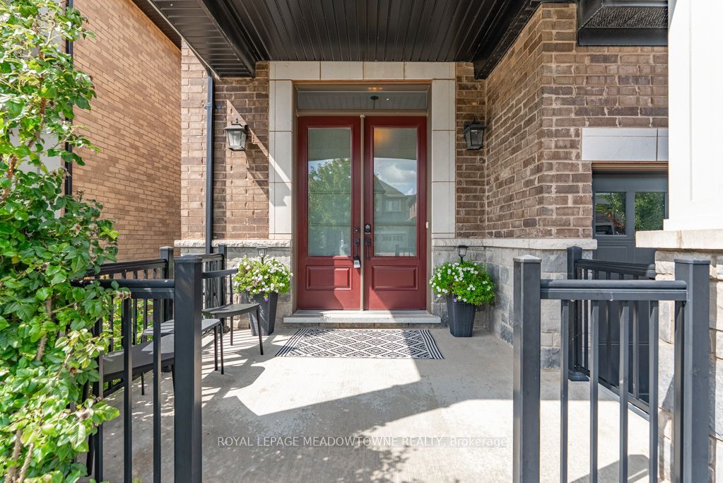 461 Parent Place Property Photo 3