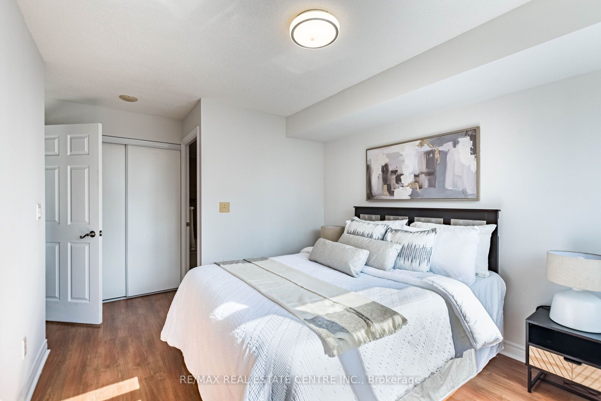310 Burnhamthorpe Road W 1701 Property Photo 14