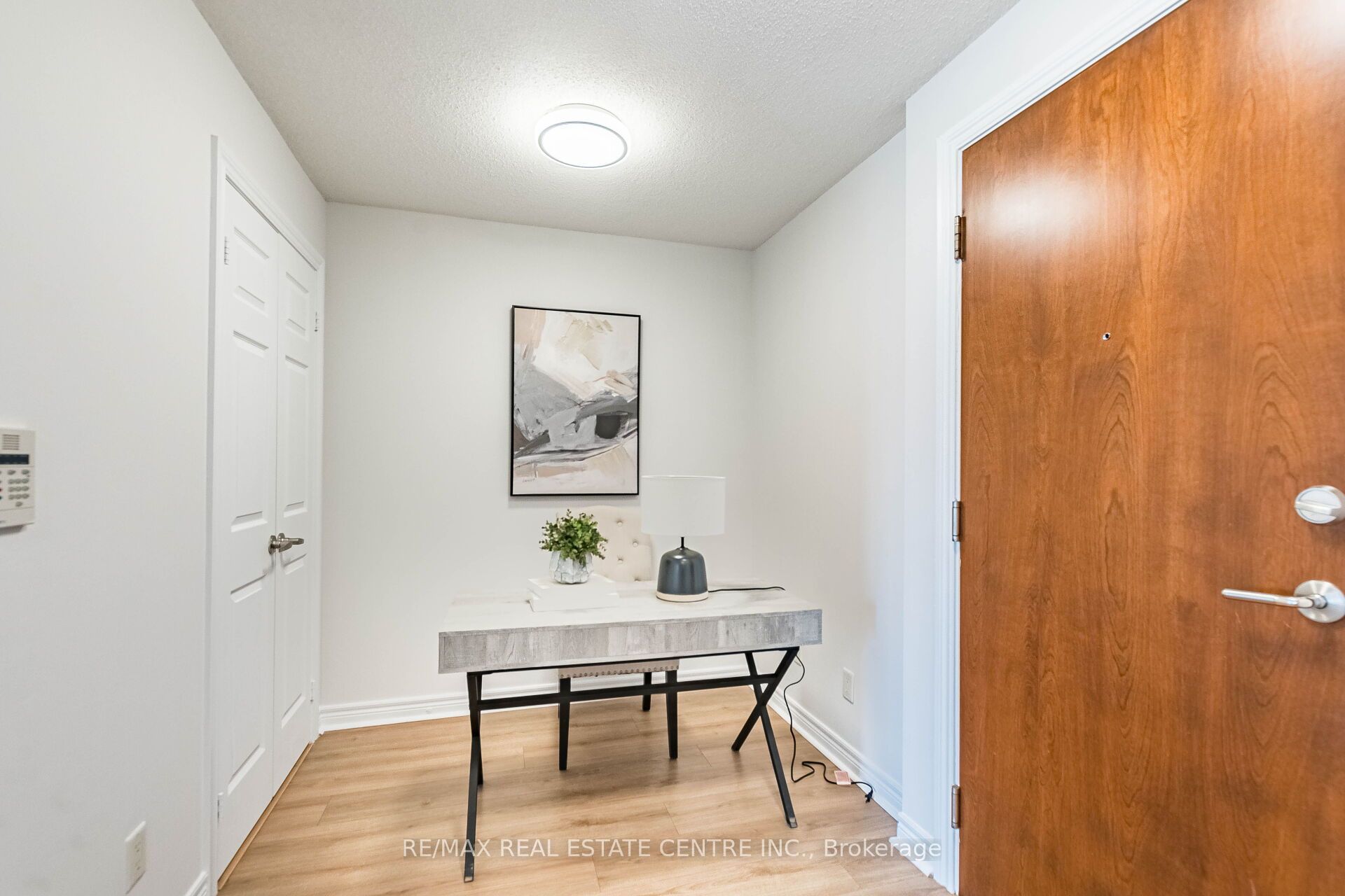 310 Burnhamthorpe Road W 1701 Property Photo 19