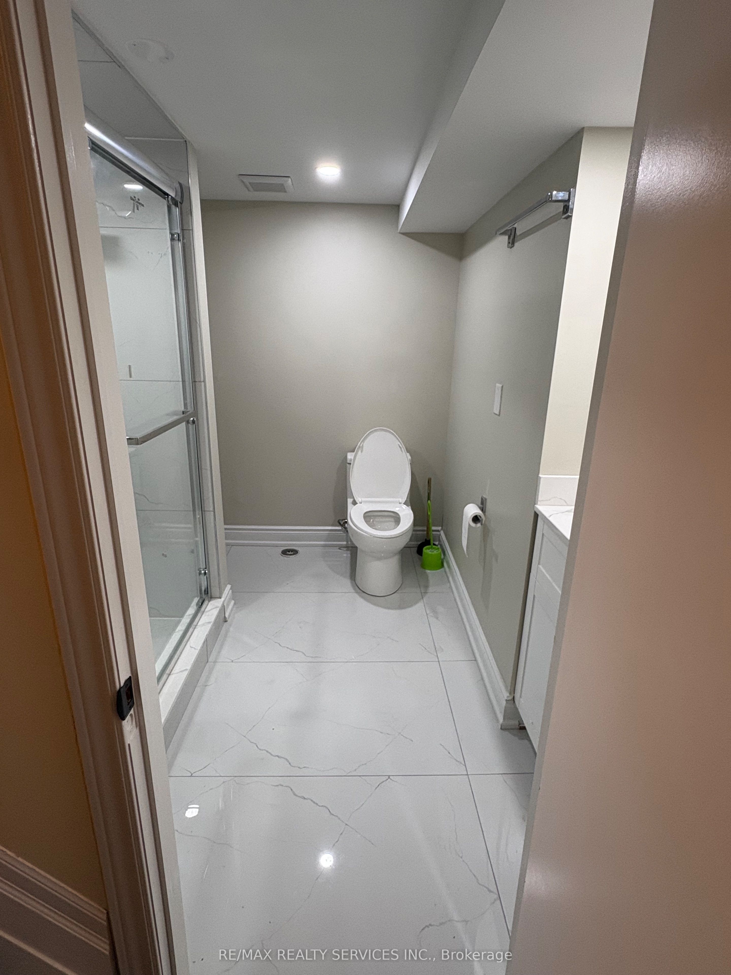 60 Newbridge Crescent Basement Property Photo 3