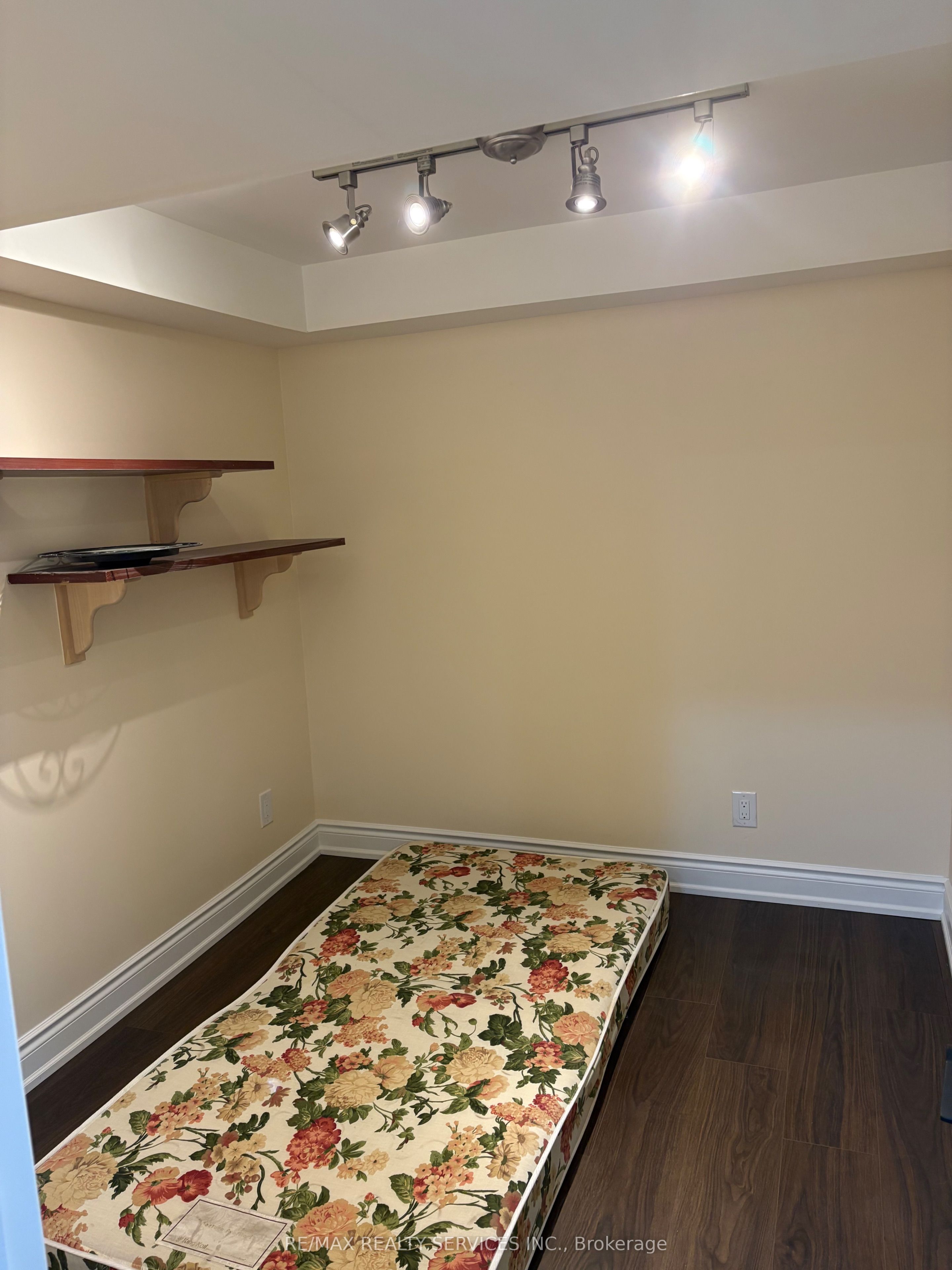 60 Newbridge Crescent Basement Property Photo 12